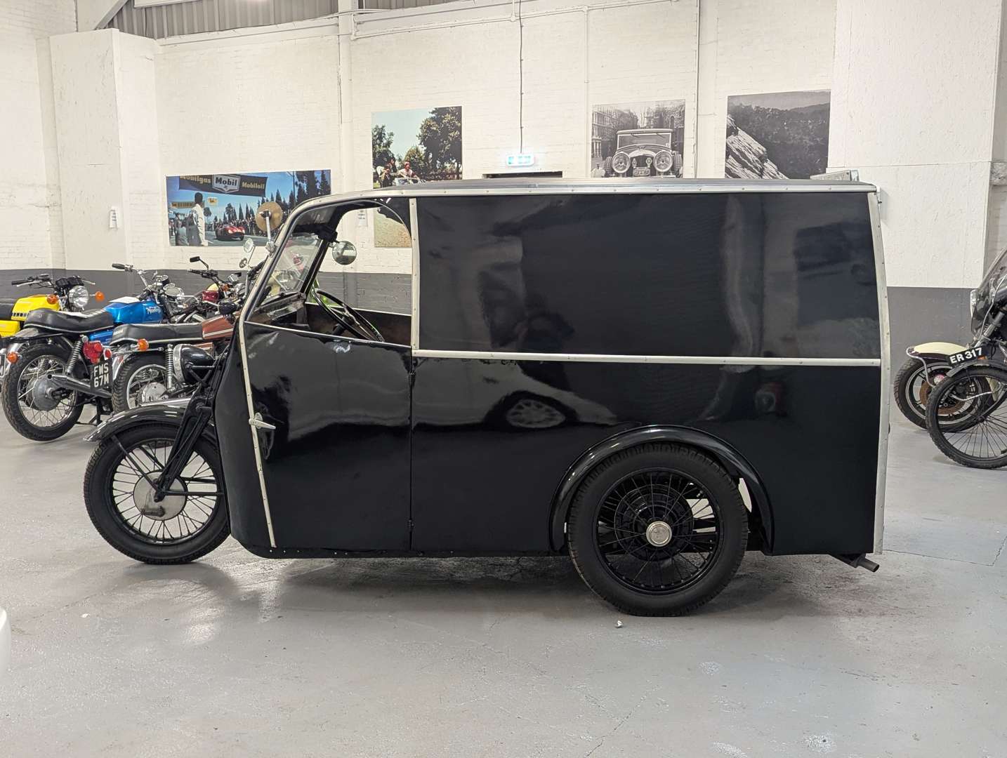 <p>1935 RALEIGH GOODS TRICYCLE</p>