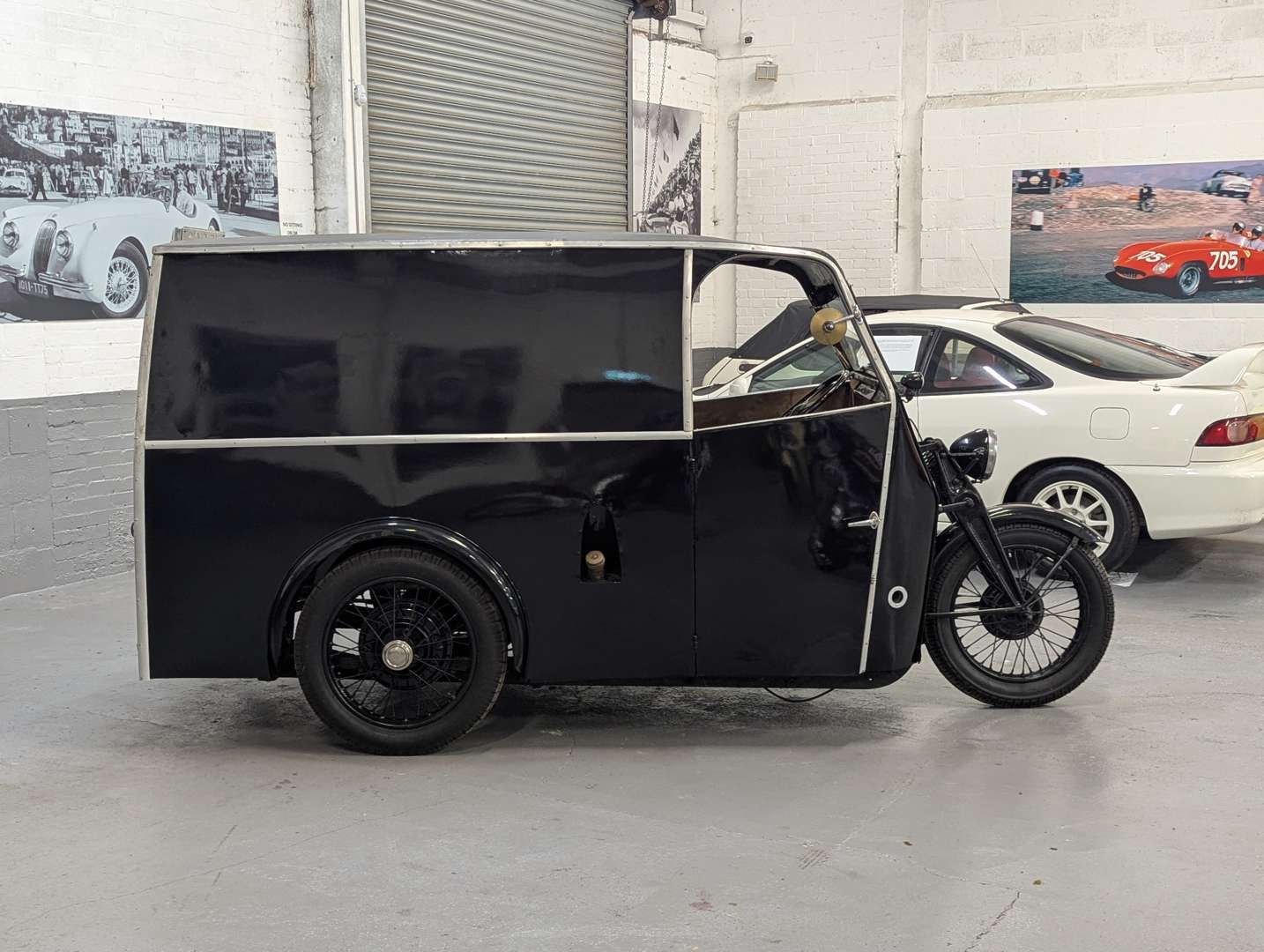 <p>1935 RALEIGH GOODS TRICYCLE</p>