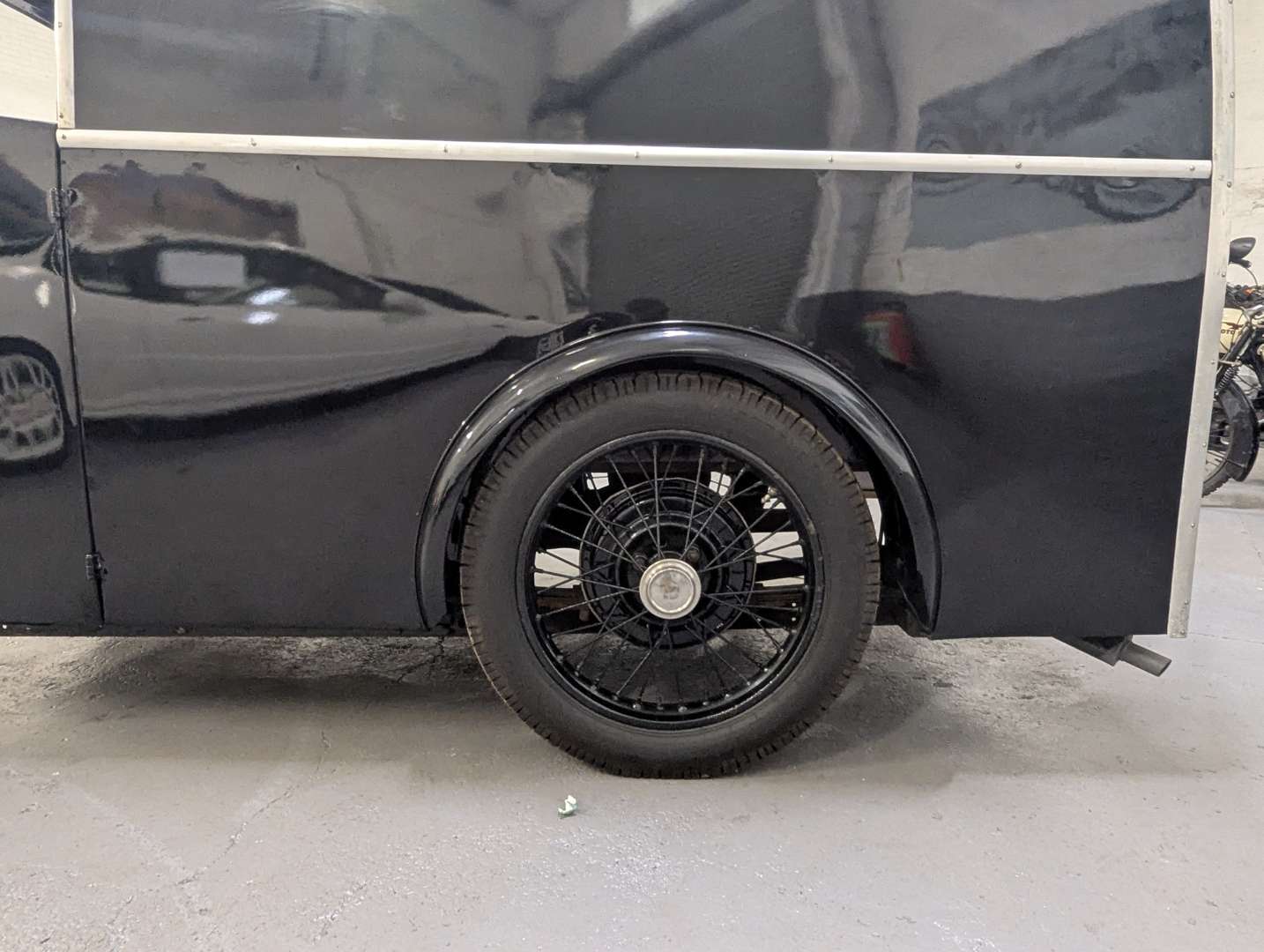 <p>1935 RALEIGH GOODS TRICYCLE</p>