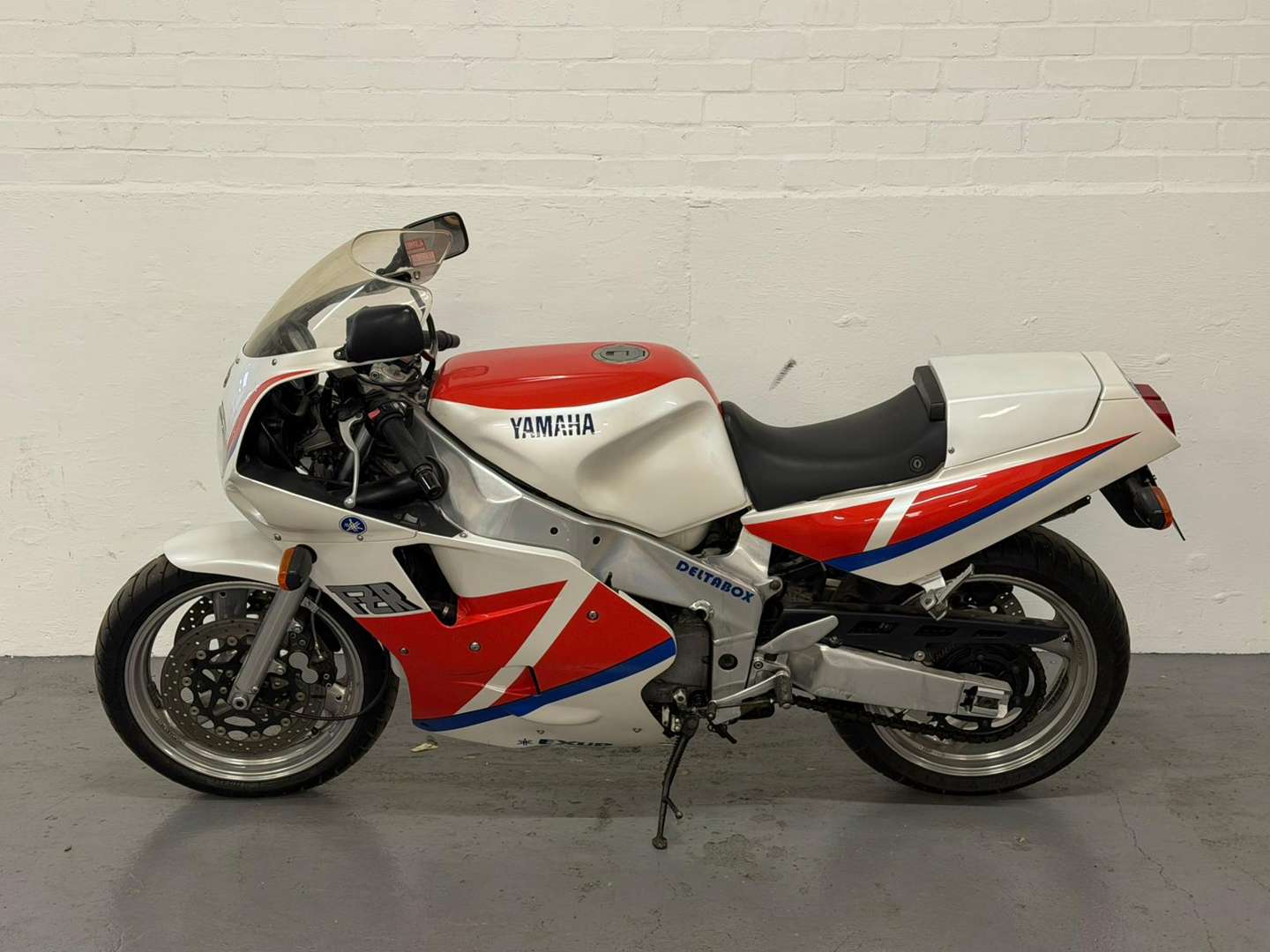 <p>1989 YAMAHA FZR 1000</p>