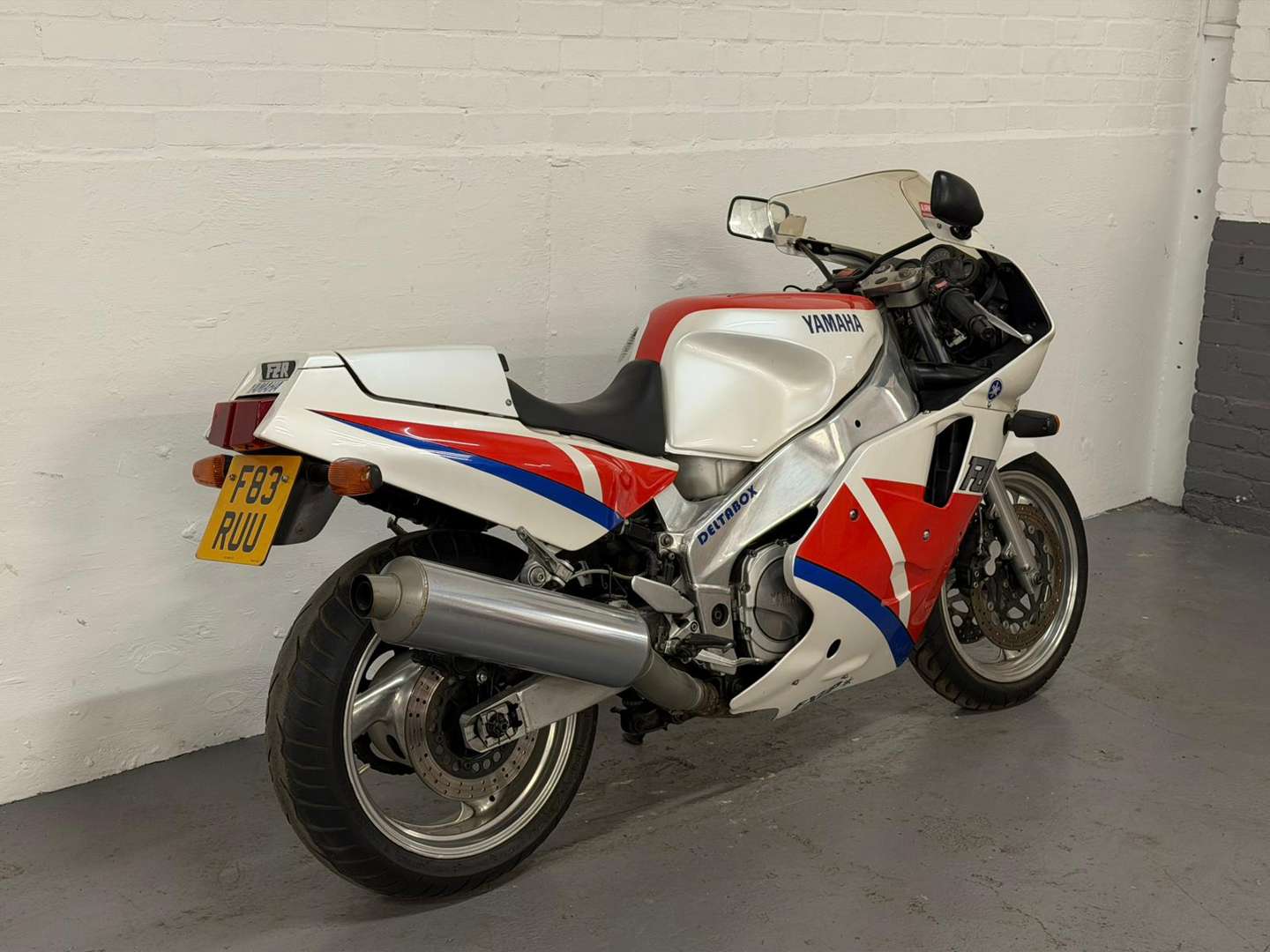 <p>1989 YAMAHA FZR 1000</p>