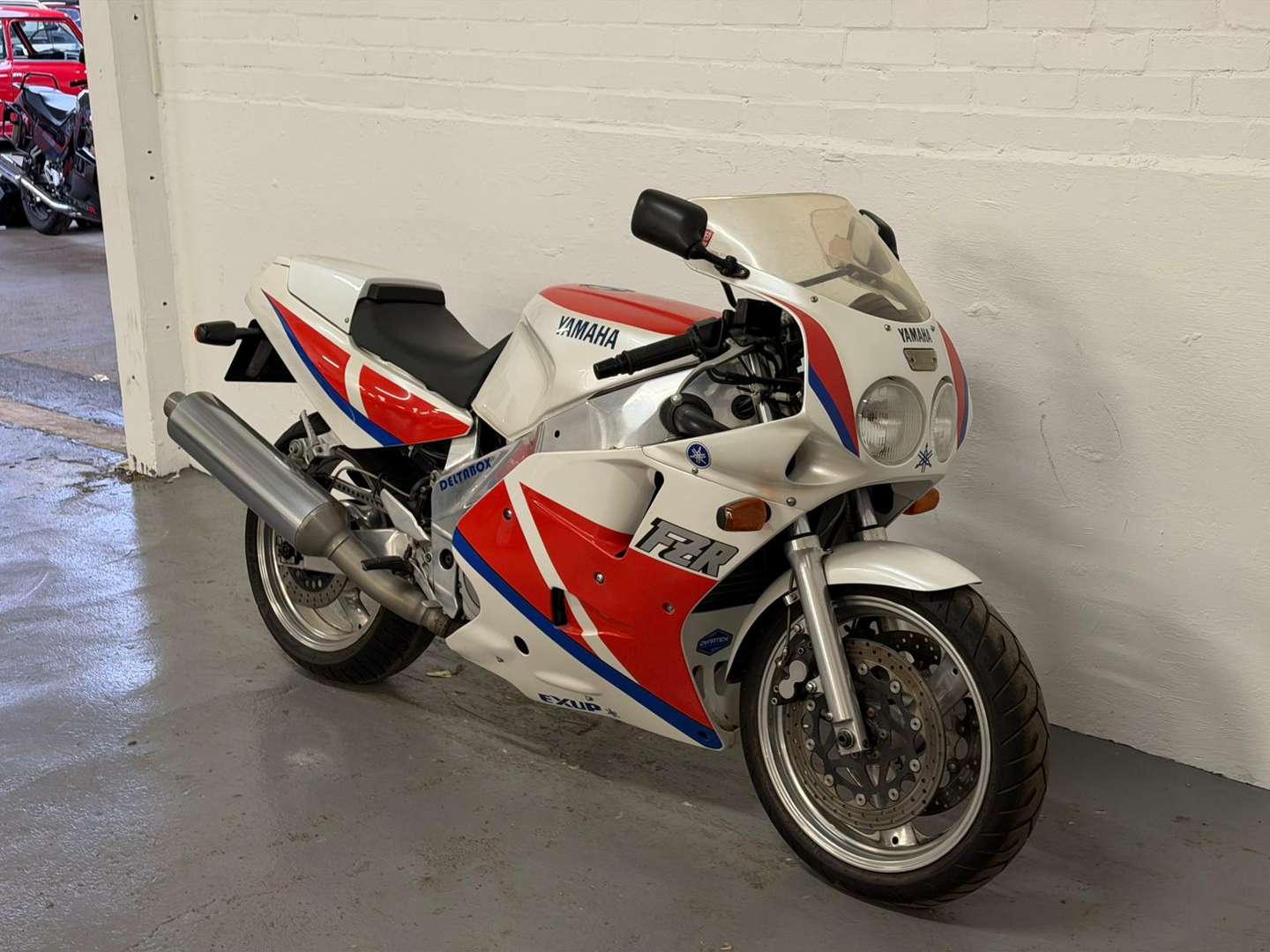 <p>1989 YAMAHA FZR 1000</p>