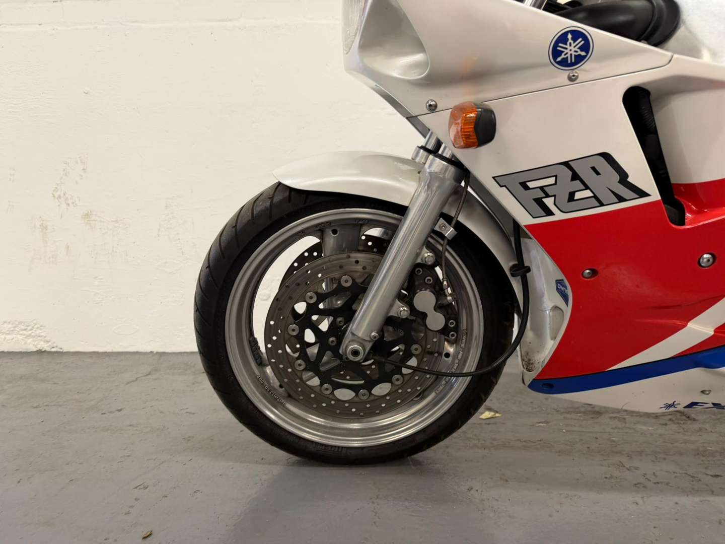 <p>1989 YAMAHA FZR 1000</p>