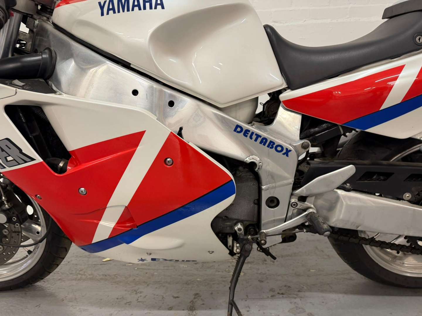 <p>1989 YAMAHA FZR 1000</p>