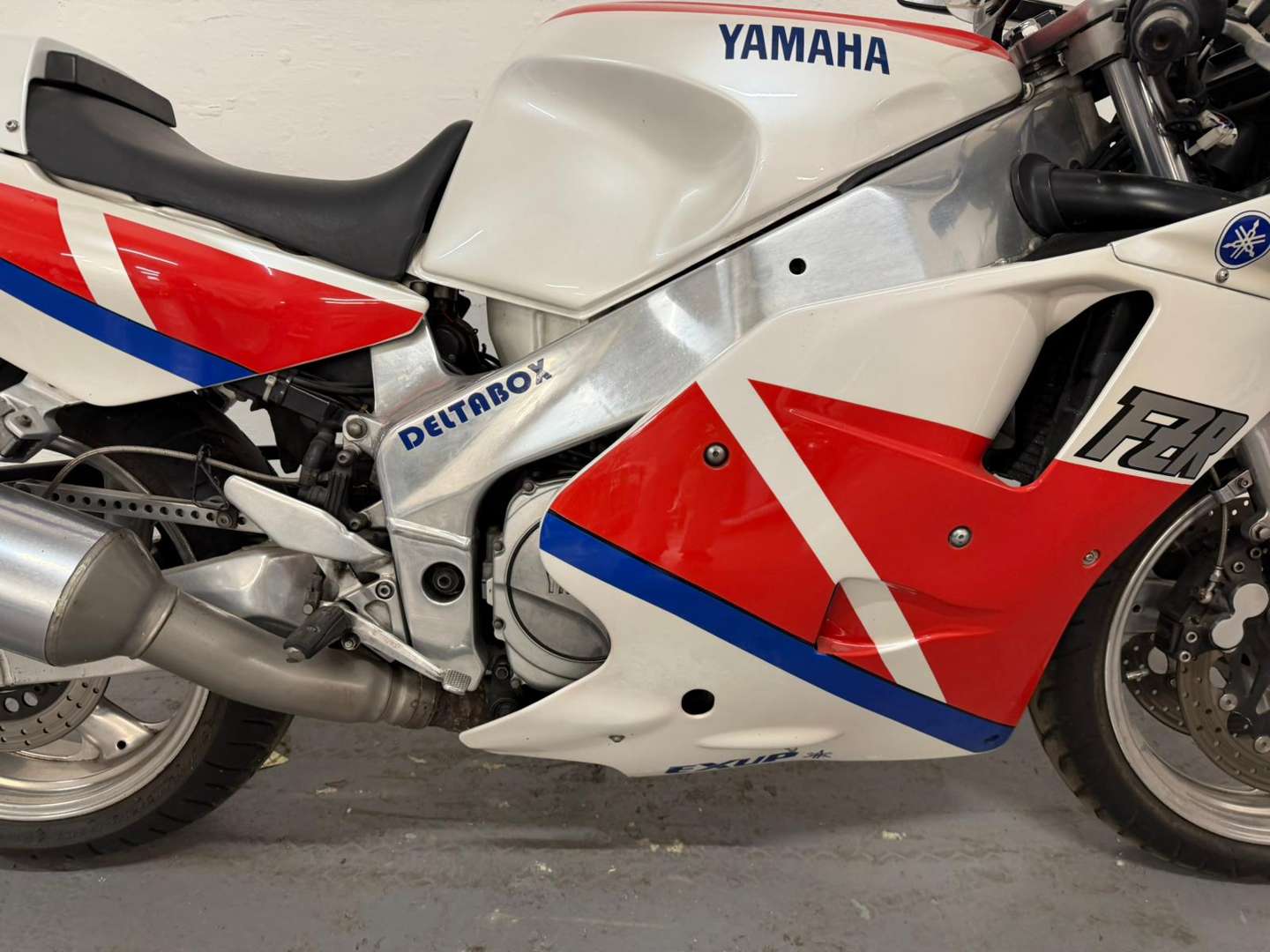 <p>1989 YAMAHA FZR 1000</p>