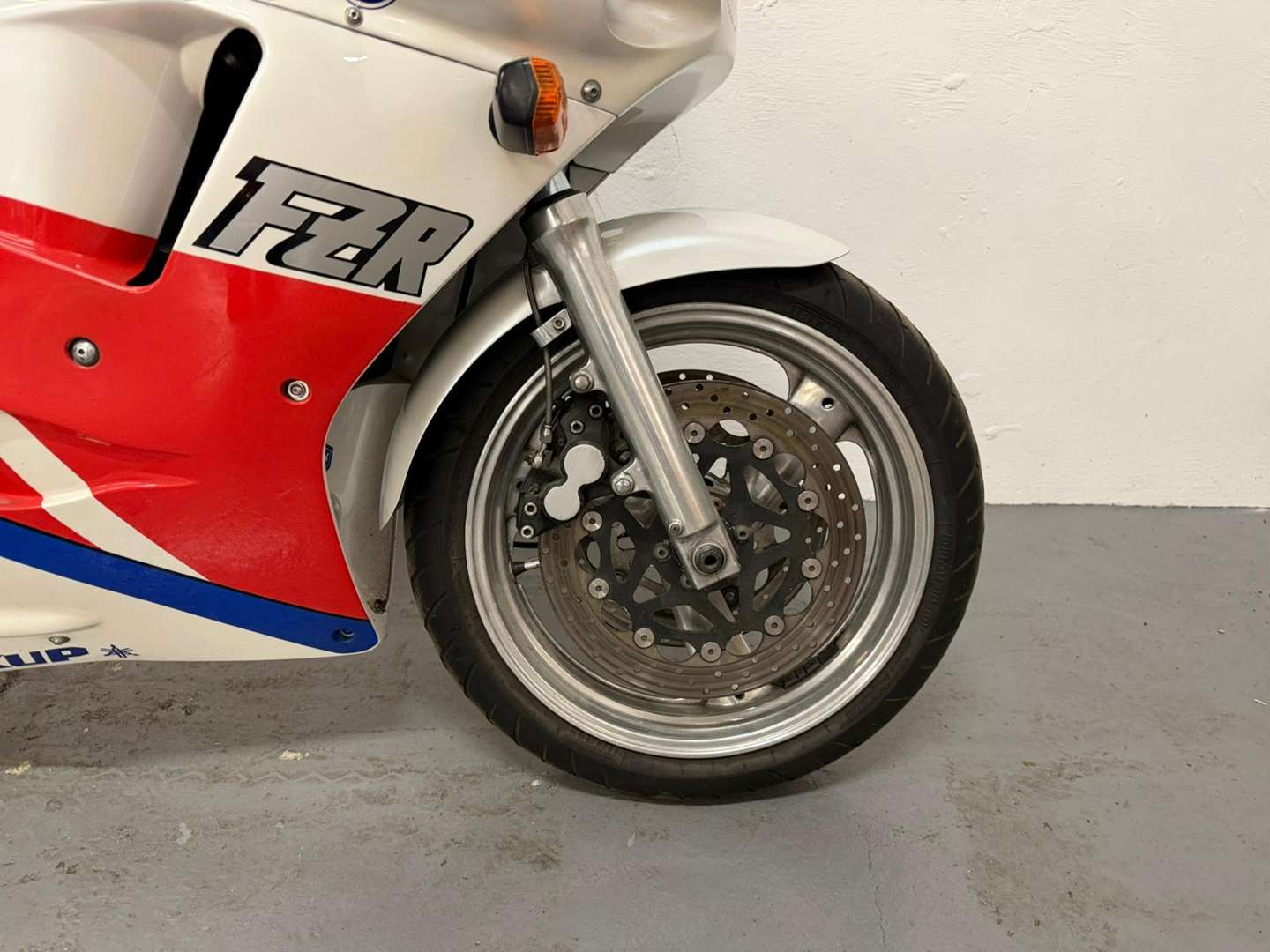 <p>1989 YAMAHA FZR 1000</p>