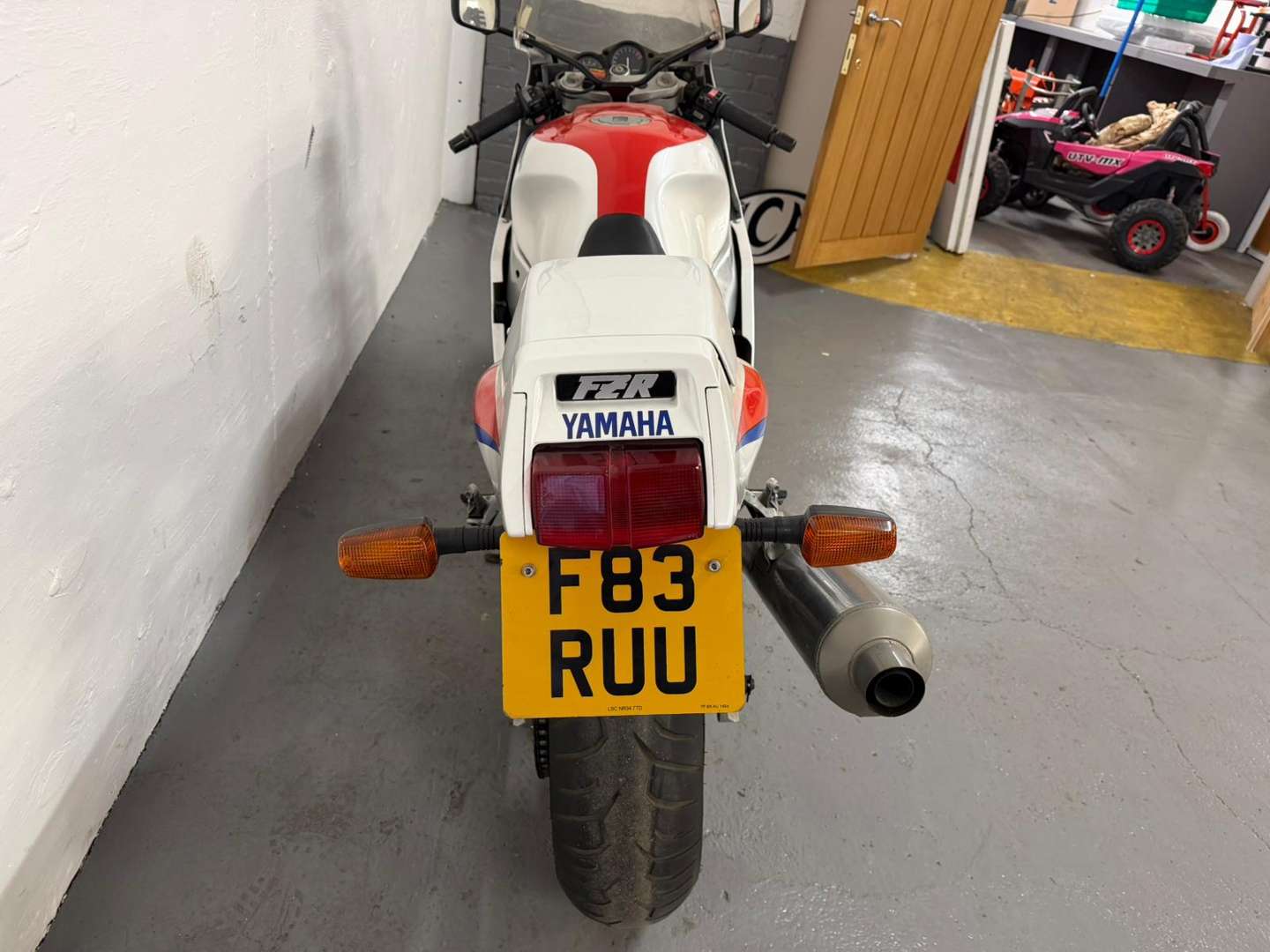 <p>1989 YAMAHA FZR 1000</p>