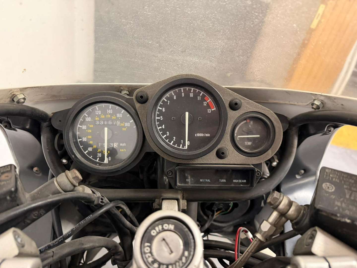 <p>1989 YAMAHA FZR 1000</p>