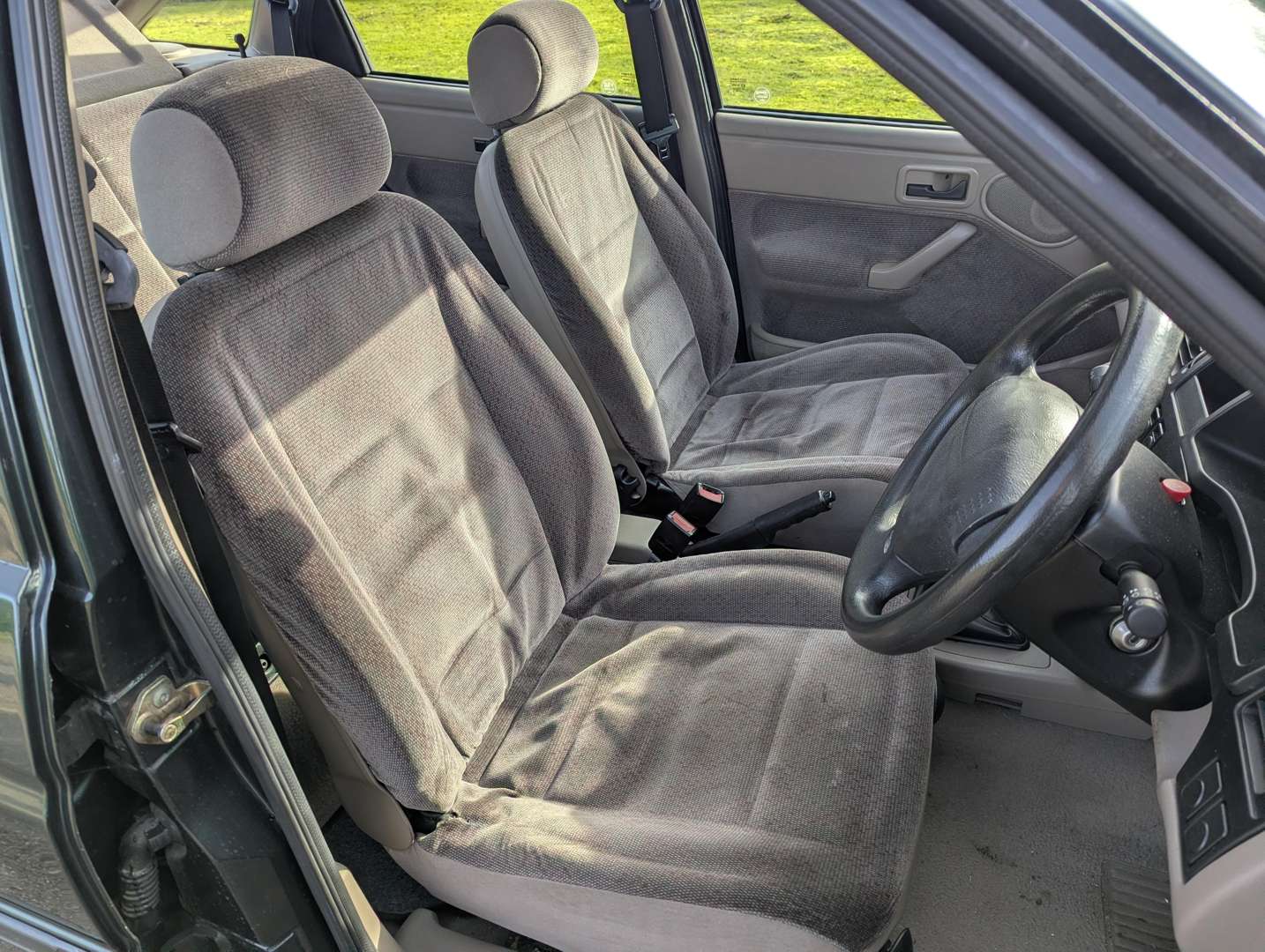 <p>1994 FORD ESCORT LX I</p>