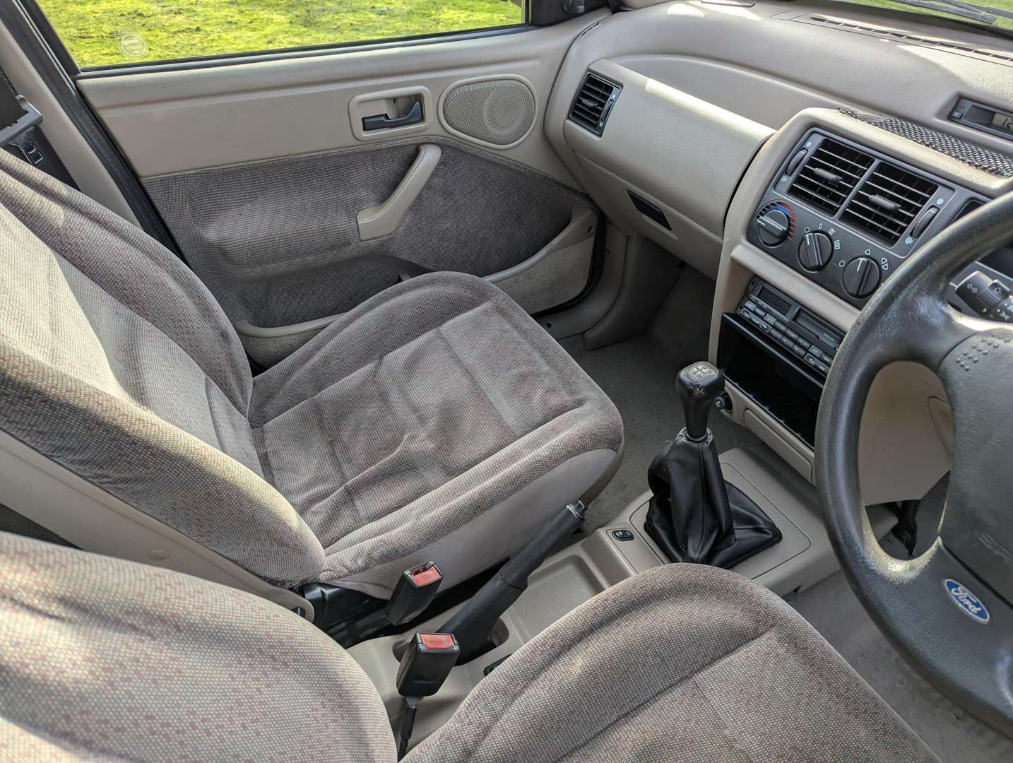 <p>1994 FORD ESCORT LX I</p>