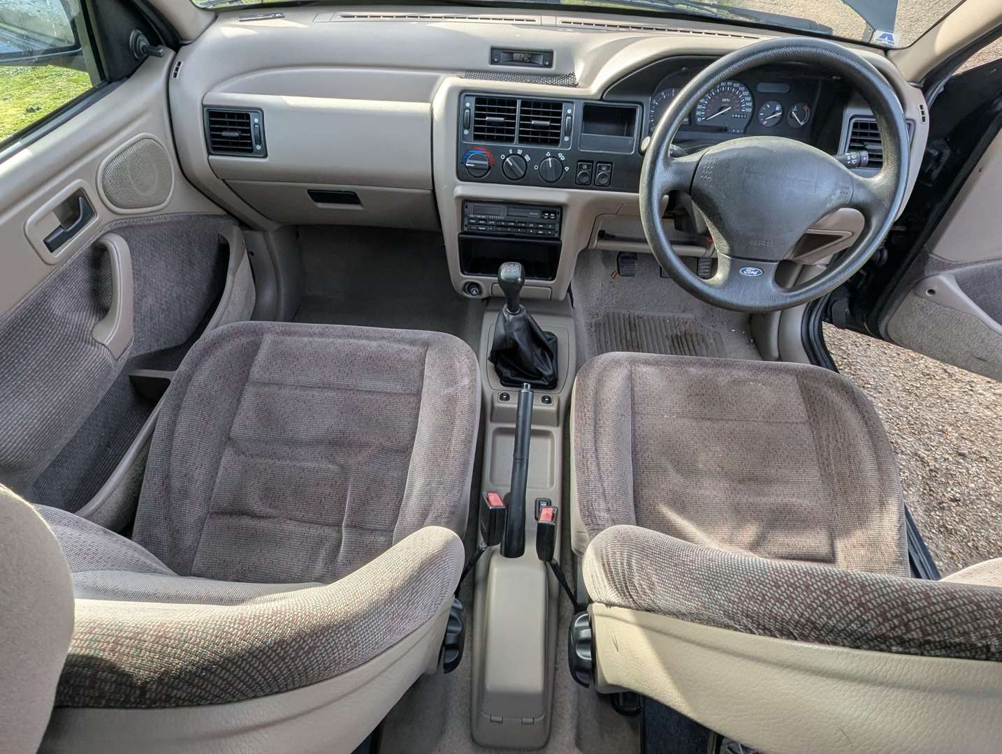 <p>1994 FORD ESCORT LX I</p>