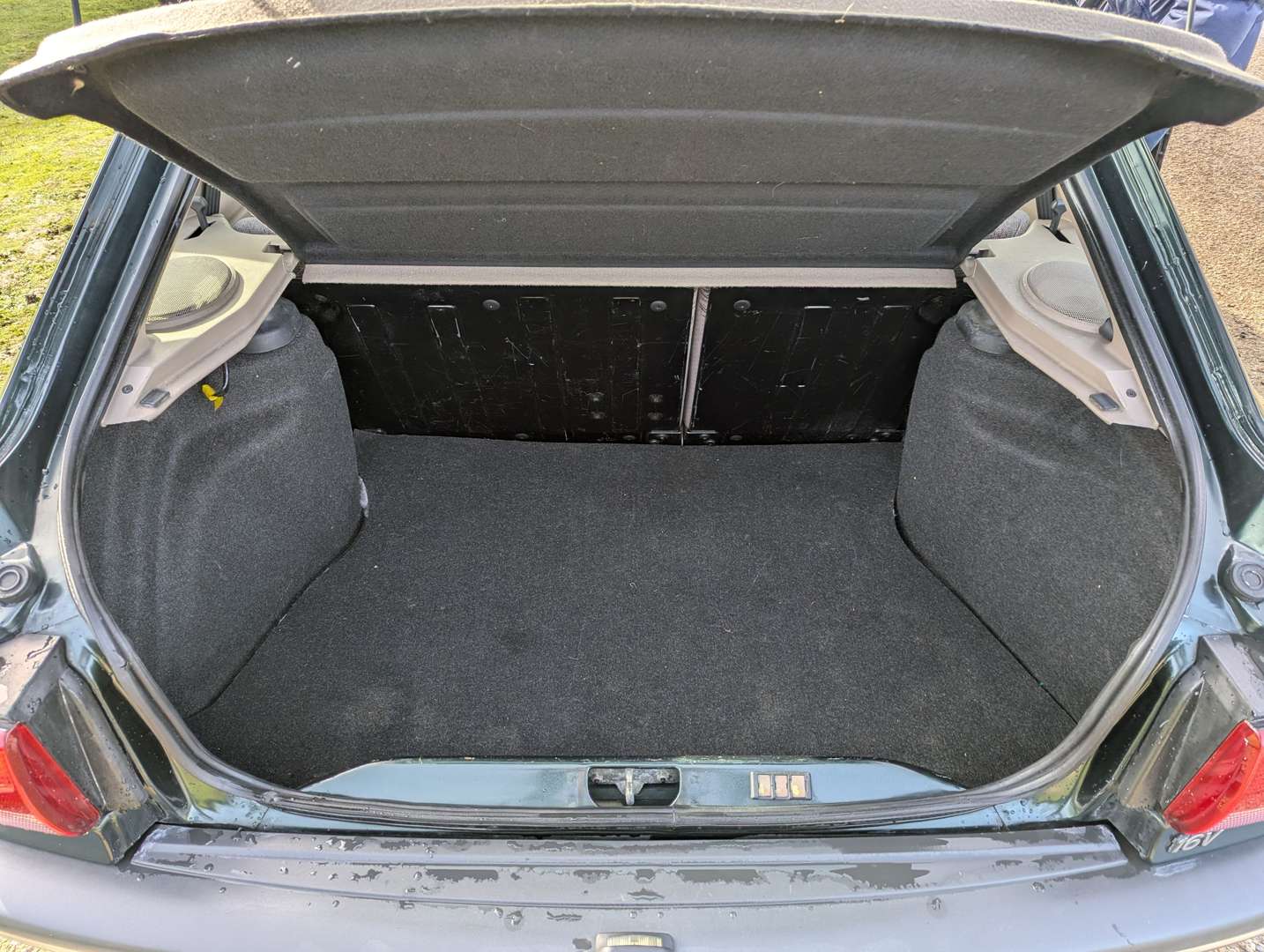 <p>1994 FORD ESCORT LX I</p>