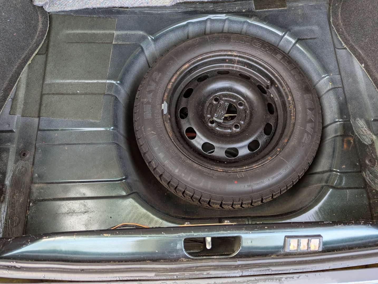 <p>1994 FORD ESCORT LX I</p>