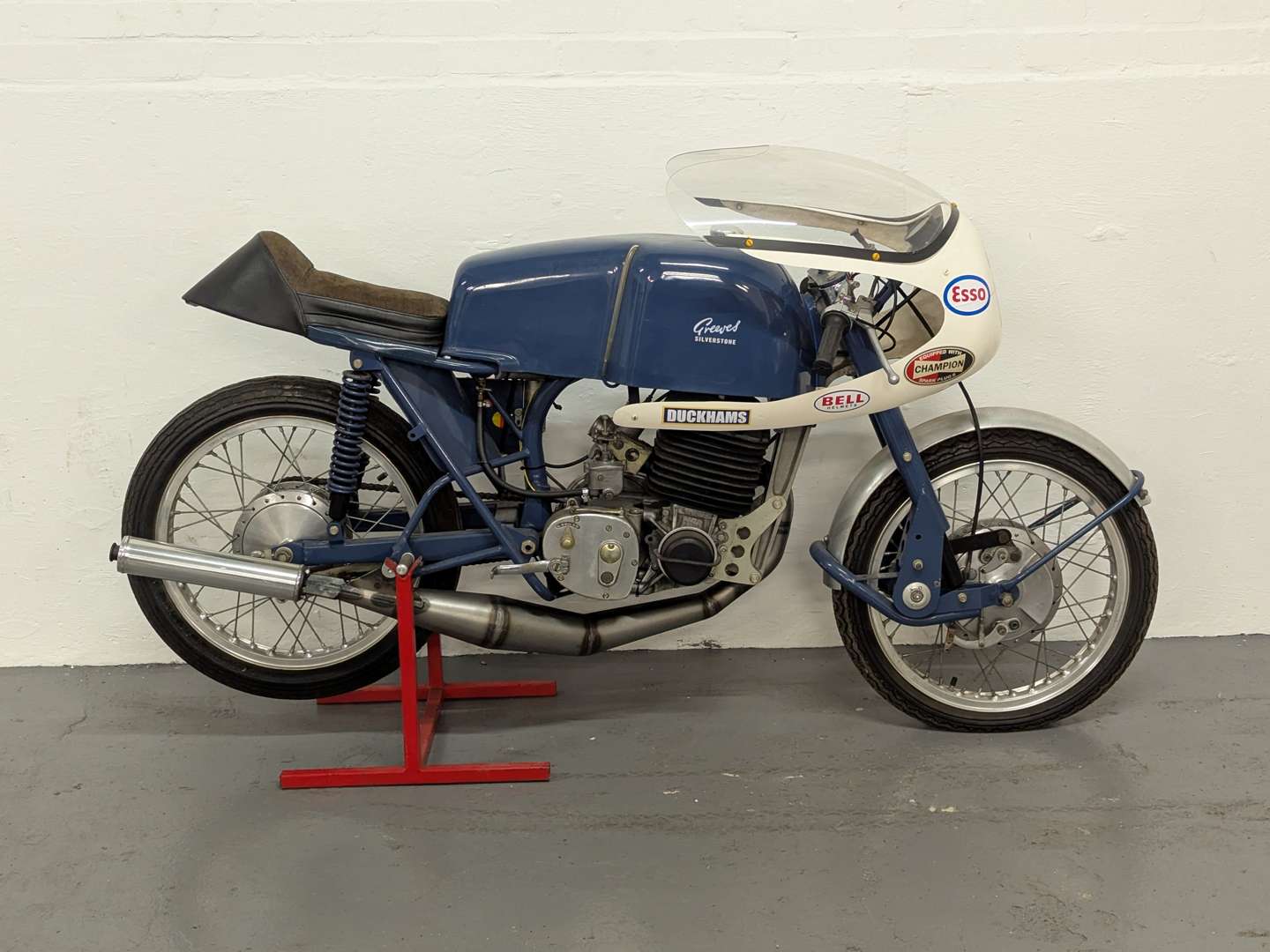 <p>1964 GREEVES SILVERSTONE</p>