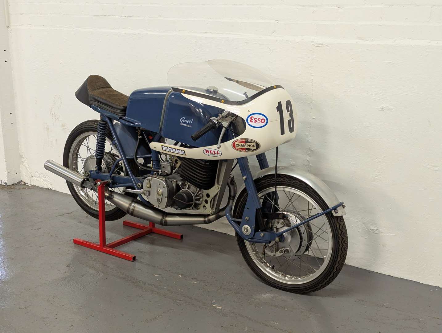 <p>1964 GREEVES SILVERSTONE</p>