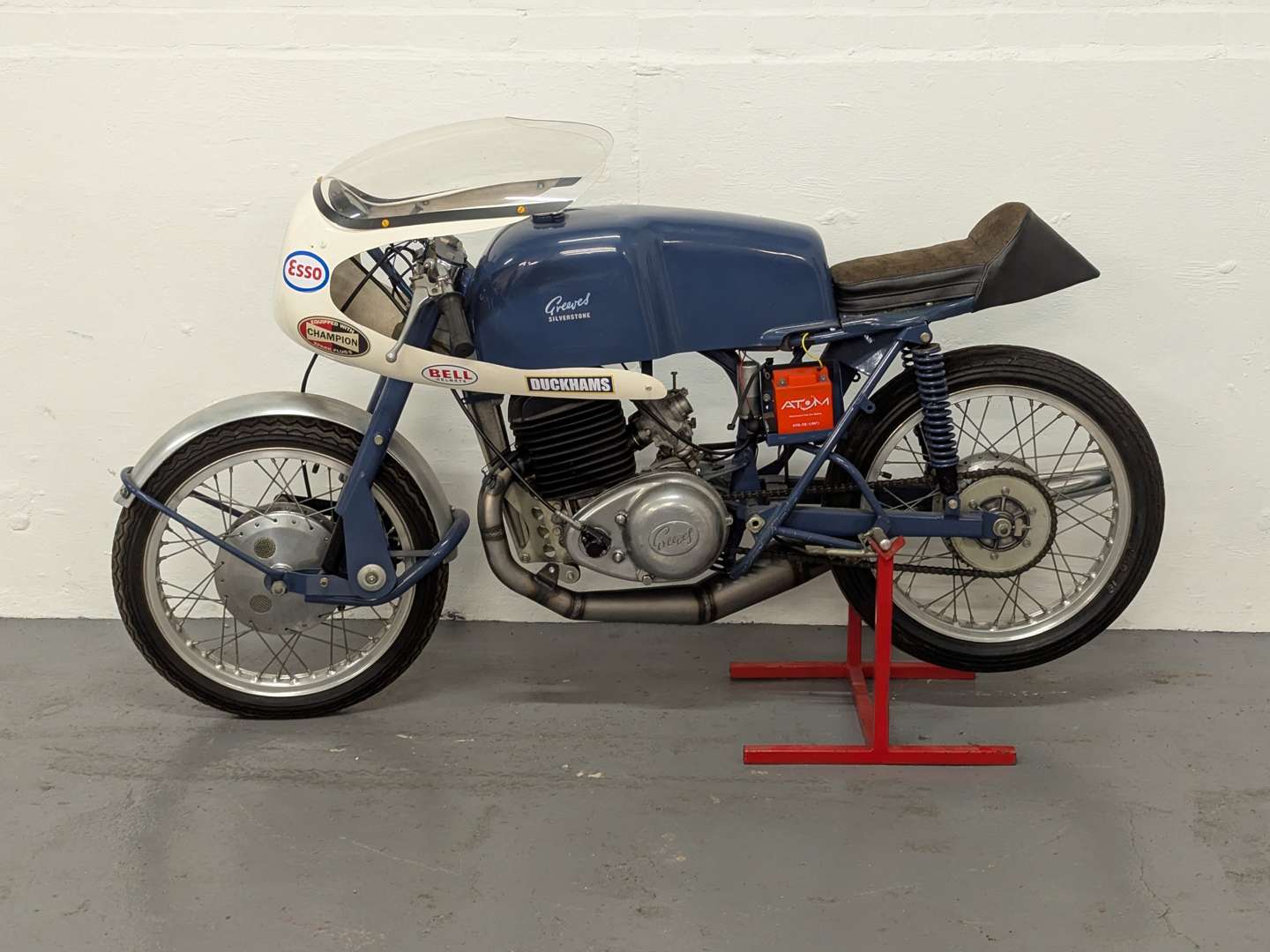 <p>1964 GREEVES SILVERSTONE</p>