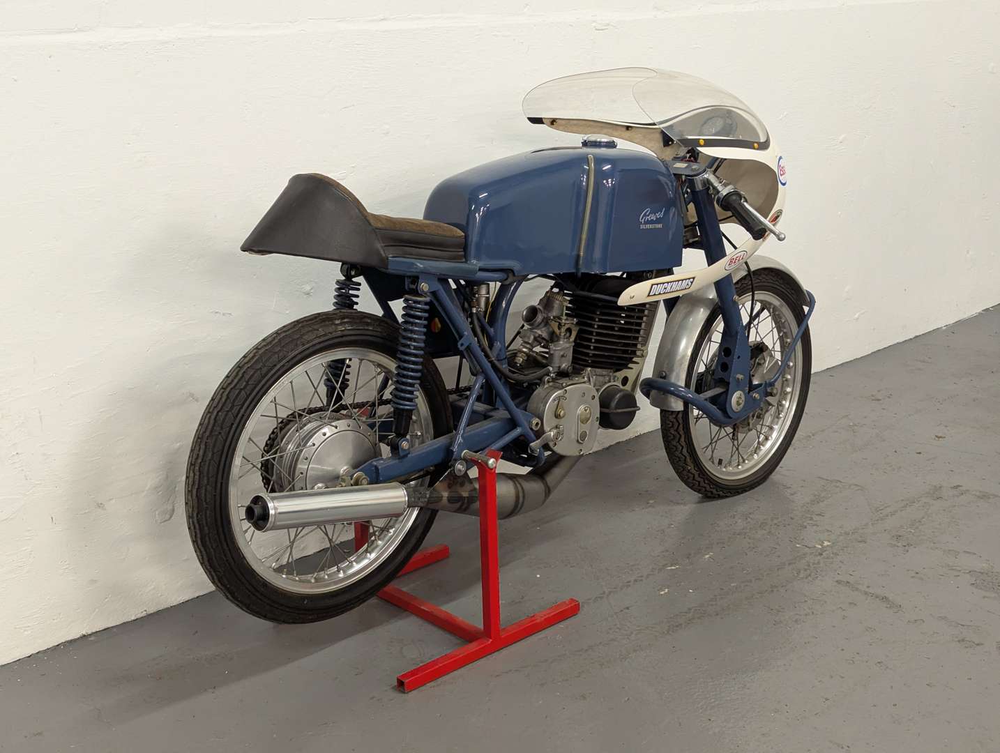 <p>1964 GREEVES SILVERSTONE</p>