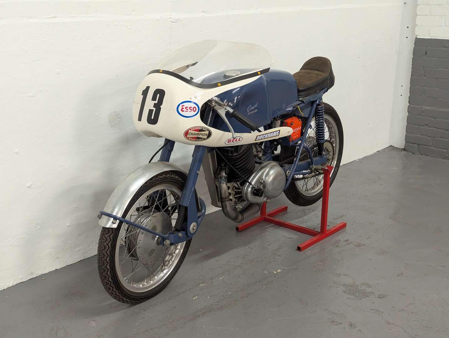 <p>1964 GREEVES SILVERSTONE</p>