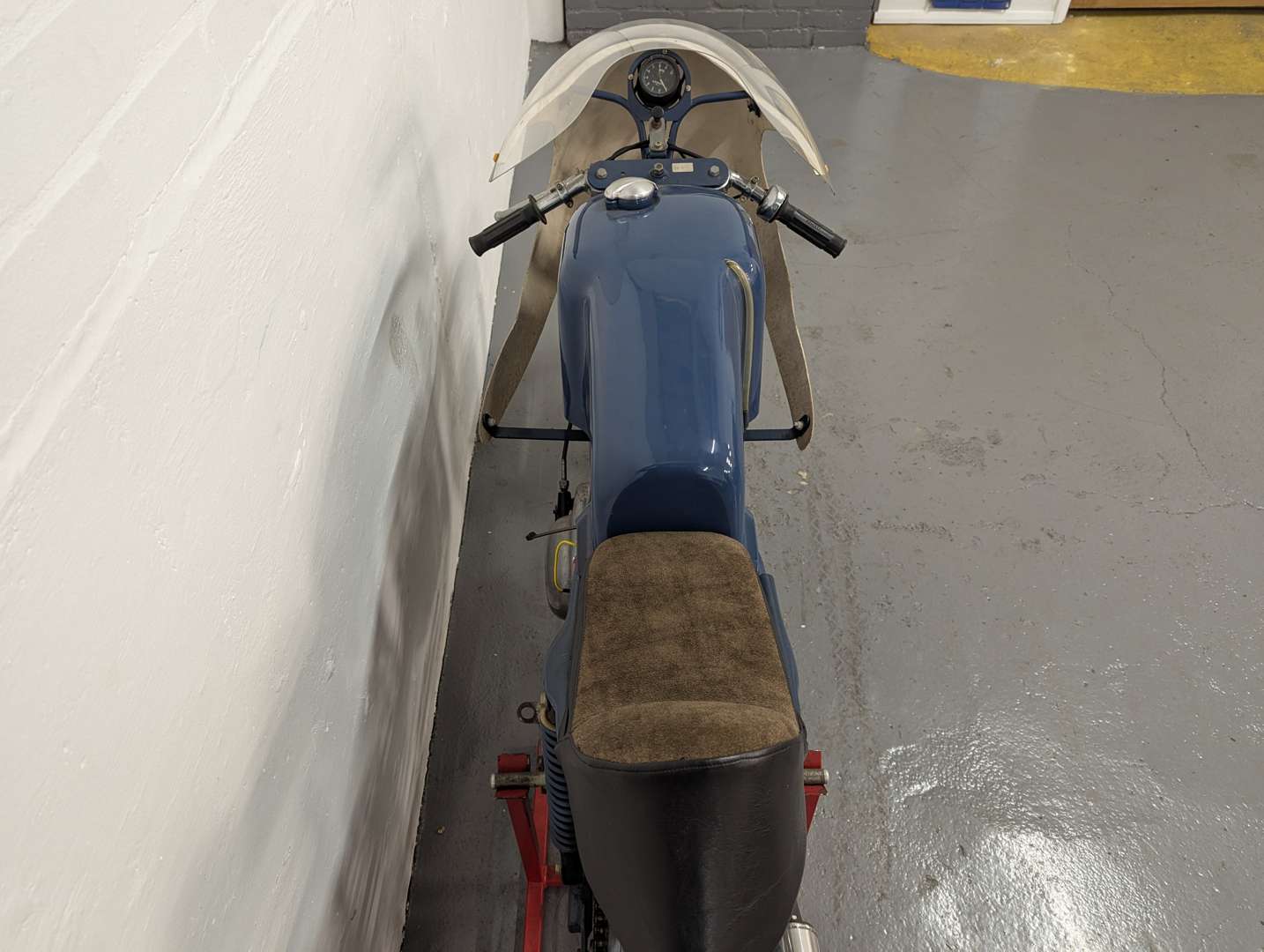 <p>1964 GREEVES SILVERSTONE</p>