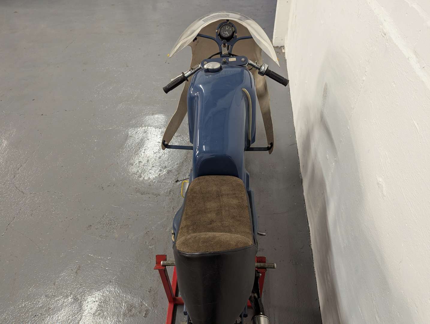 <p>1964 GREEVES SILVERSTONE</p>