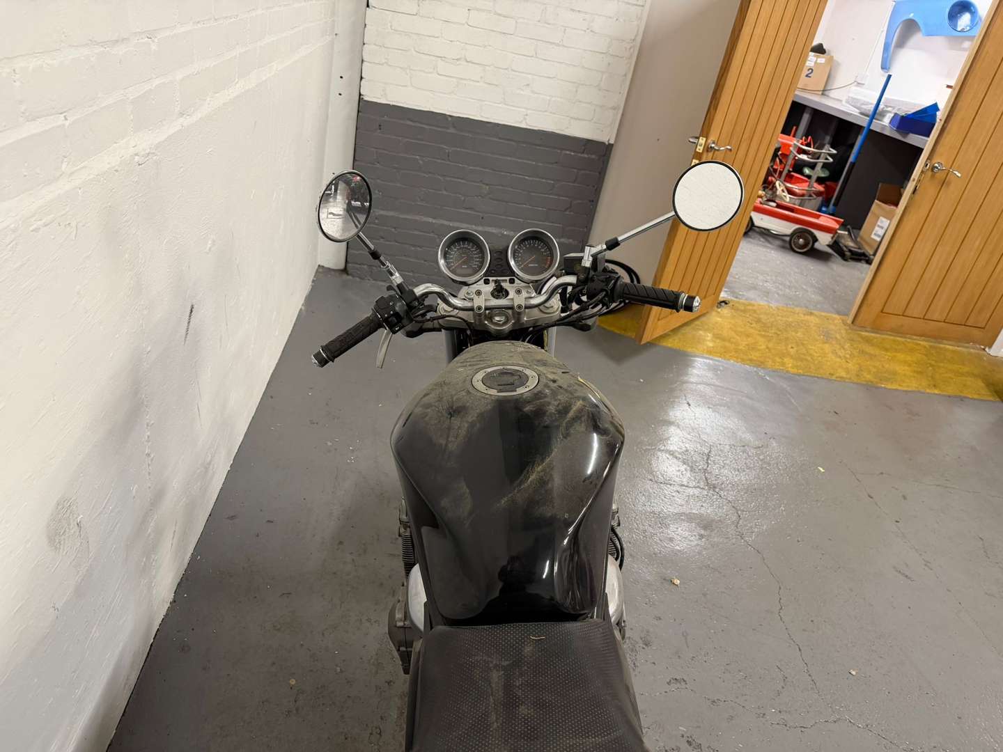 <p>2001 SUZUKI GSF 600 Y</p>