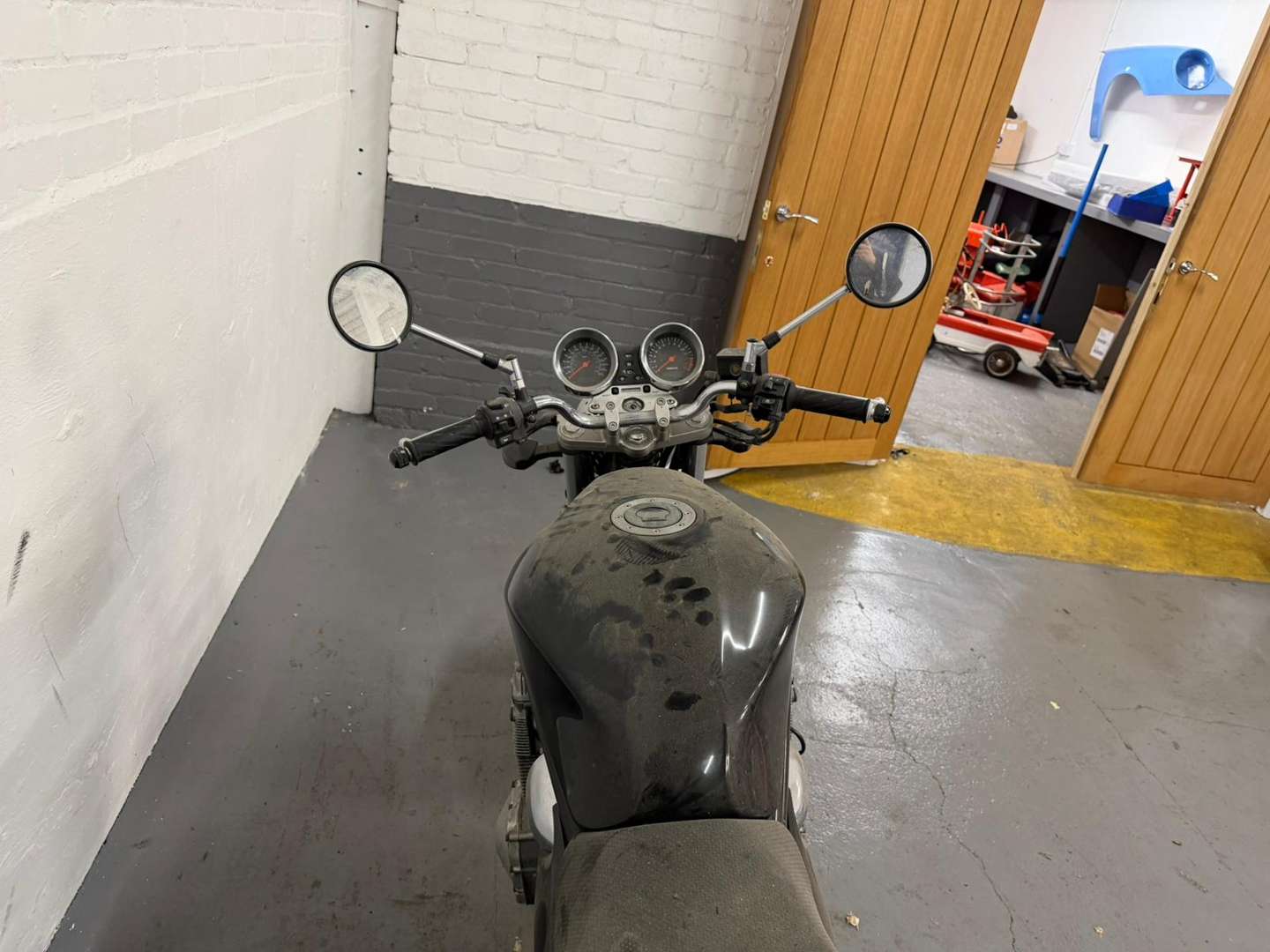 <p>2003 SUZUKI GSF 600 K3</p>