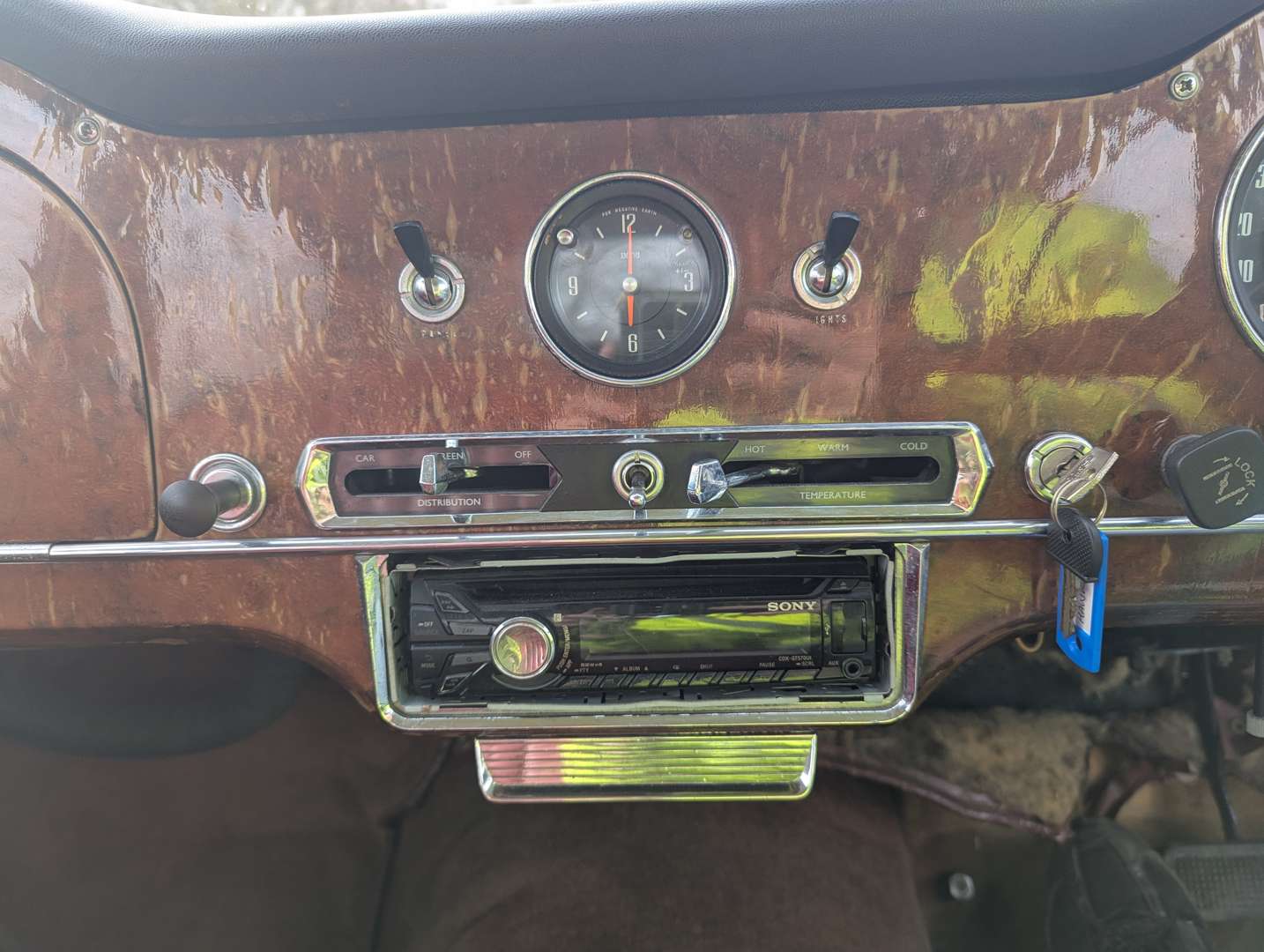 <p>1966 HUMBER HAWK</p>