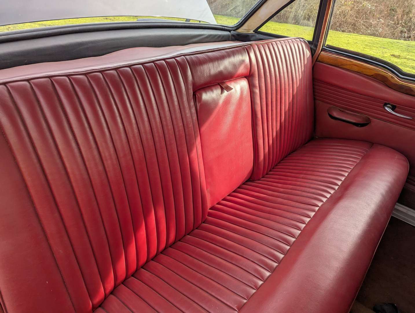 <p>1966 HUMBER HAWK</p>