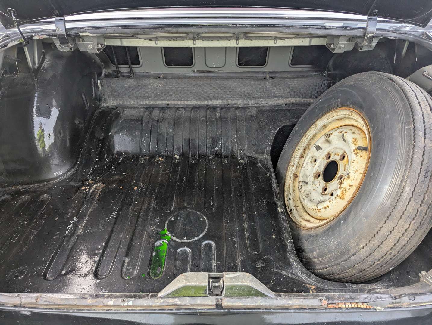 <p>1966 HUMBER HAWK</p>