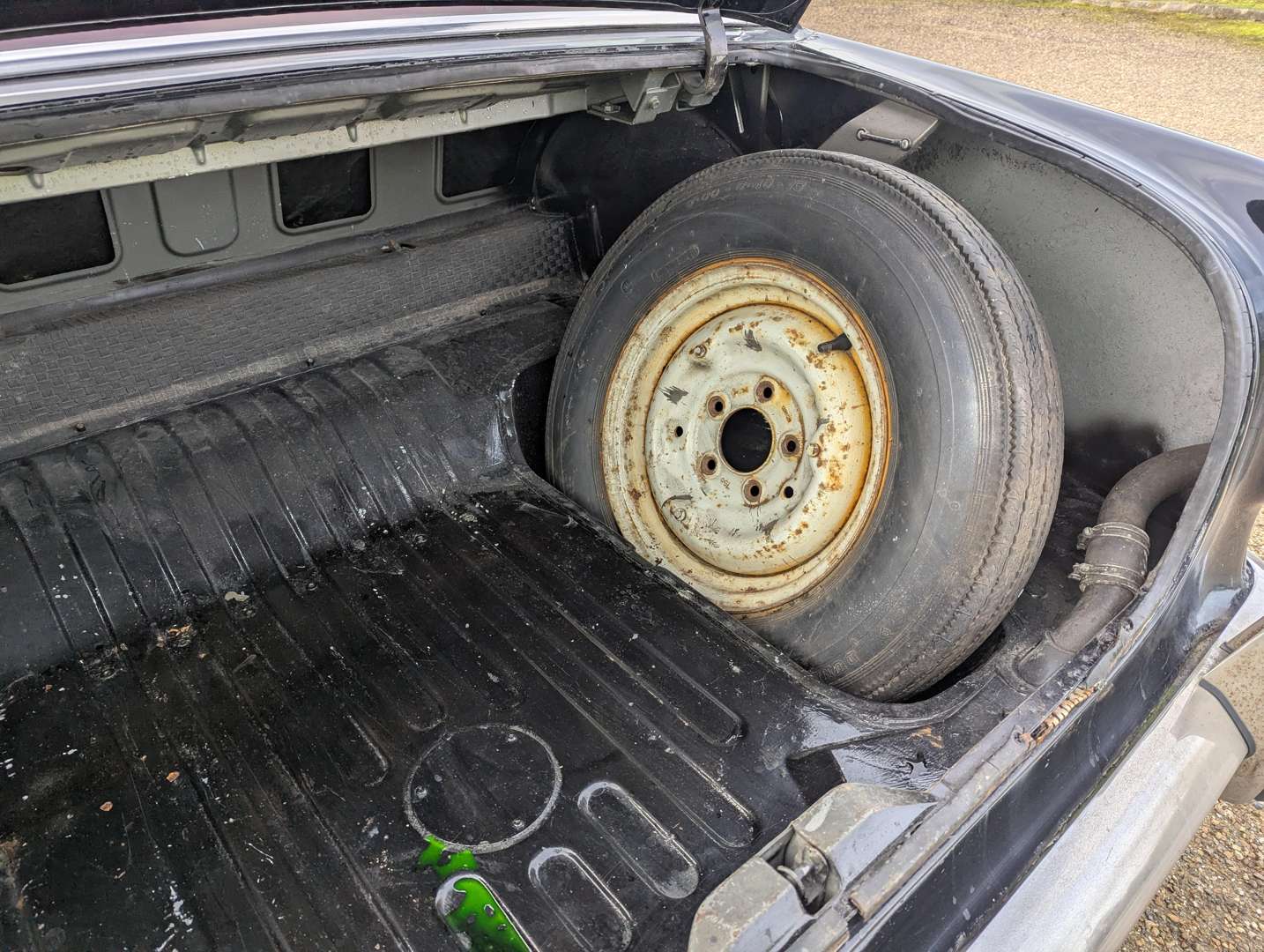 <p>1966 HUMBER HAWK</p>