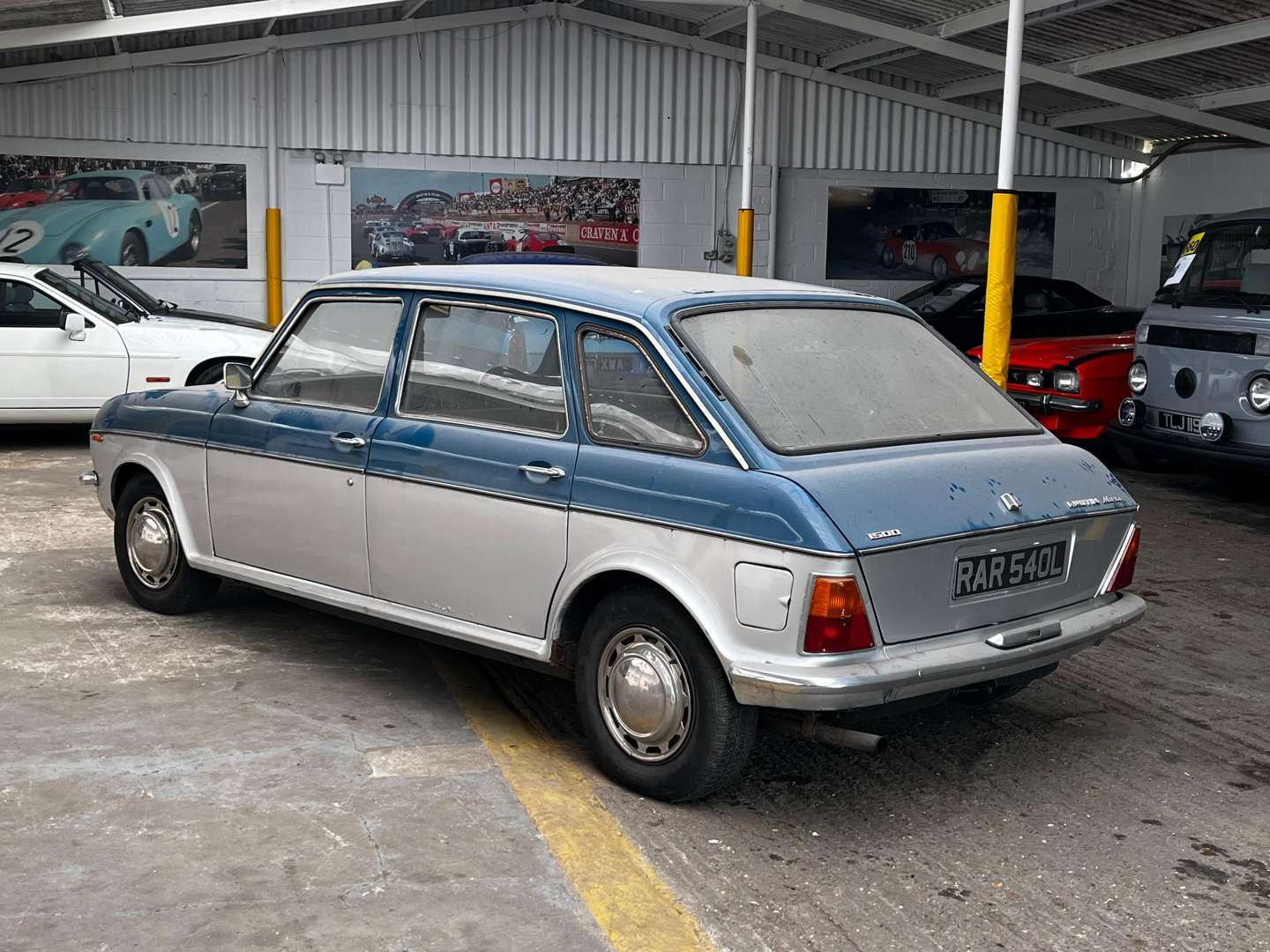 <p>1973 AUSTIN MAXI 1500</p>