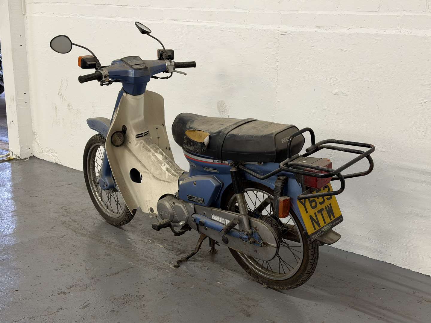 <p>2001 HONDA C90</p>