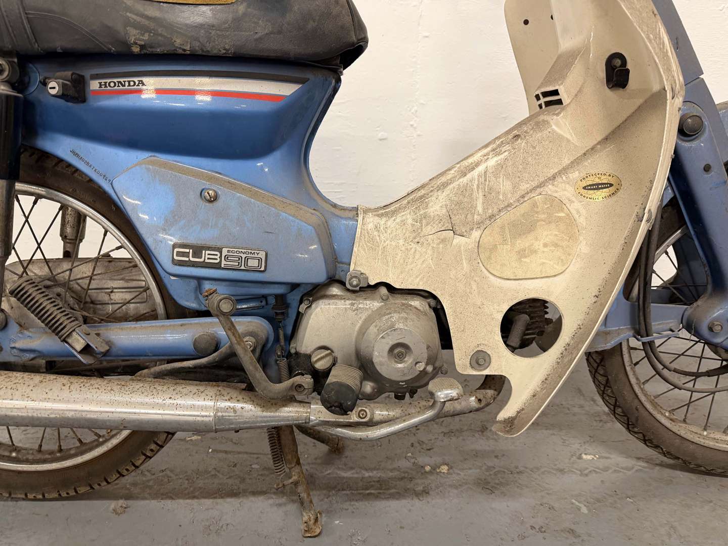 <p>2001 HONDA C90</p>