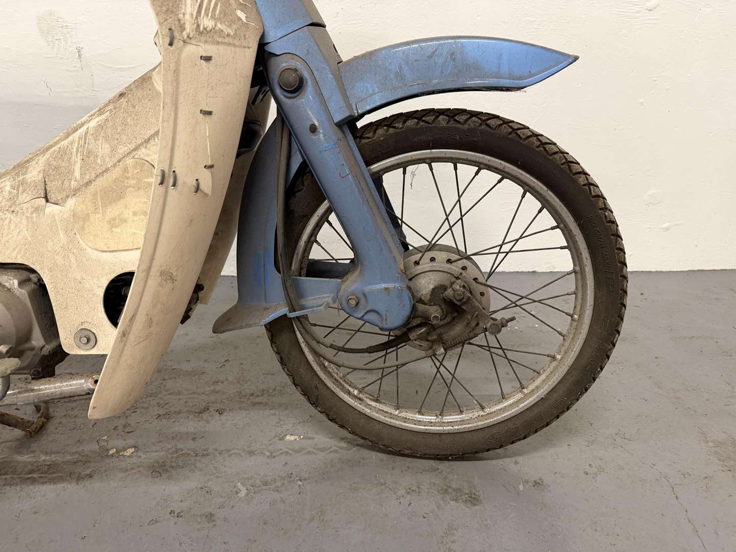 <p>2001 HONDA C90</p>