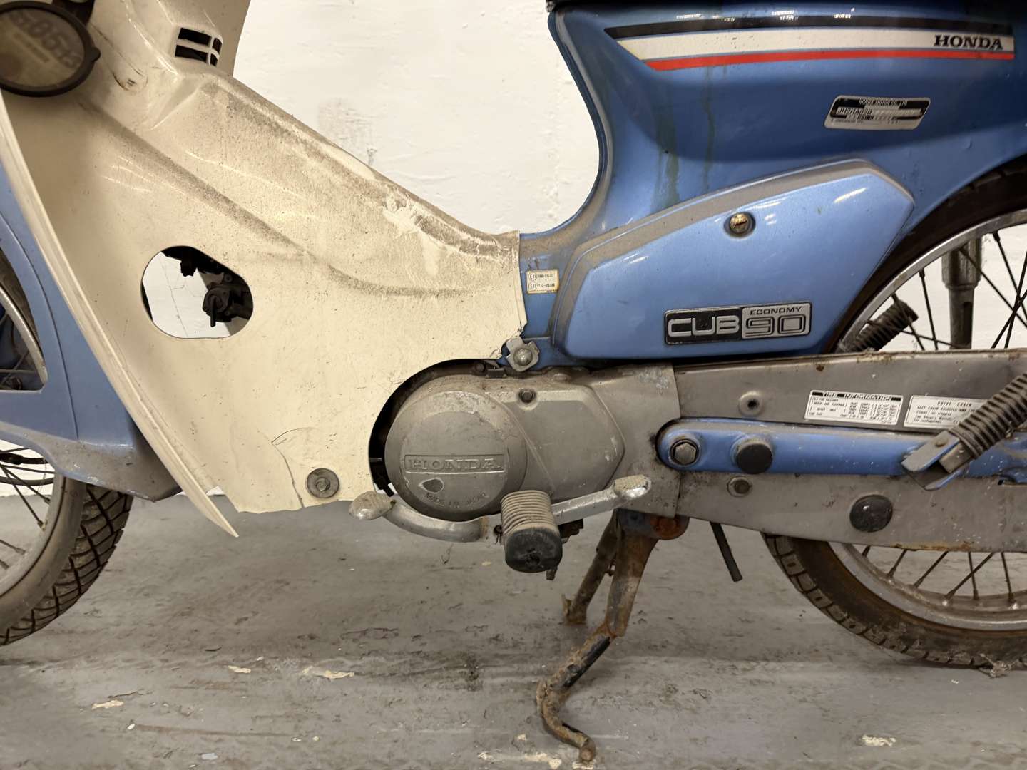 <p>2001 HONDA C90</p>