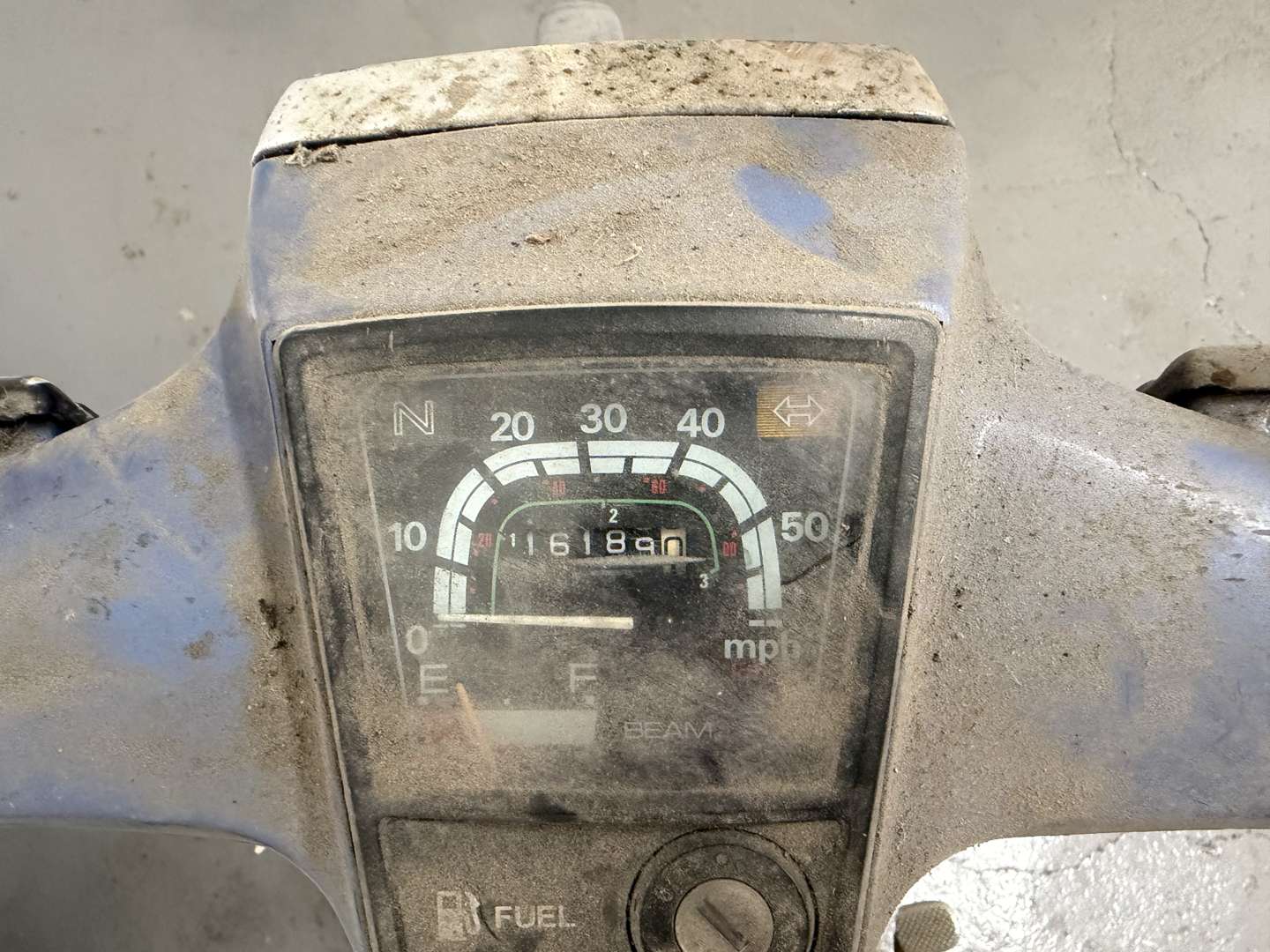 <p>2001 HONDA C90</p>