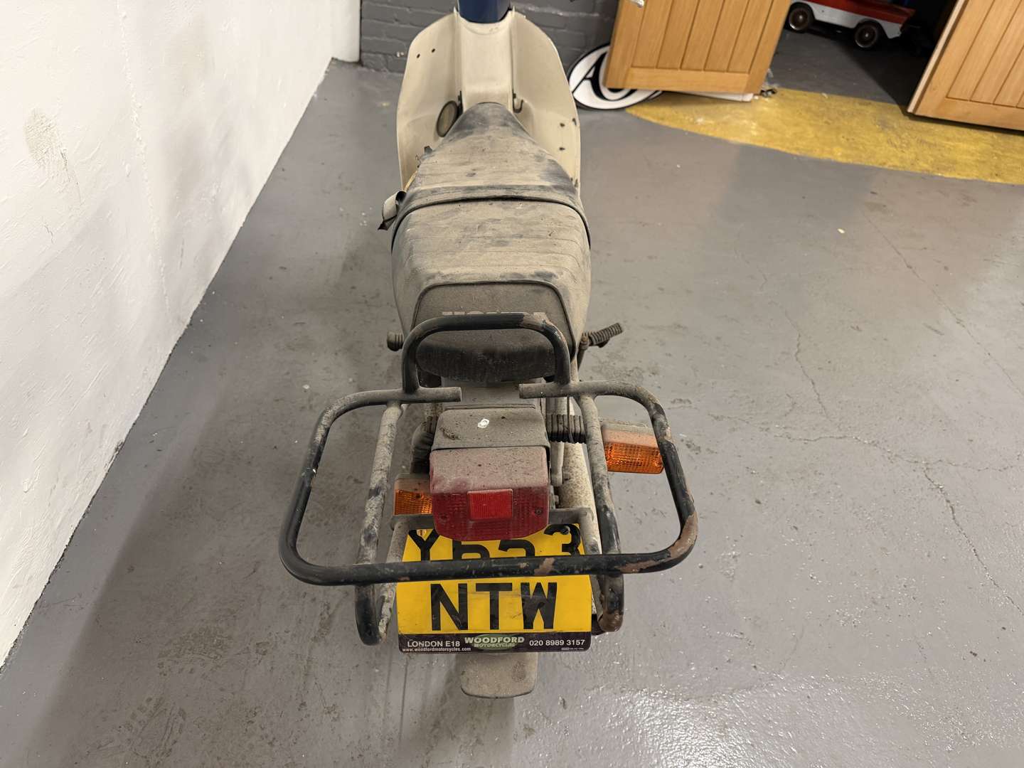 <p>2001 HONDA C90</p>