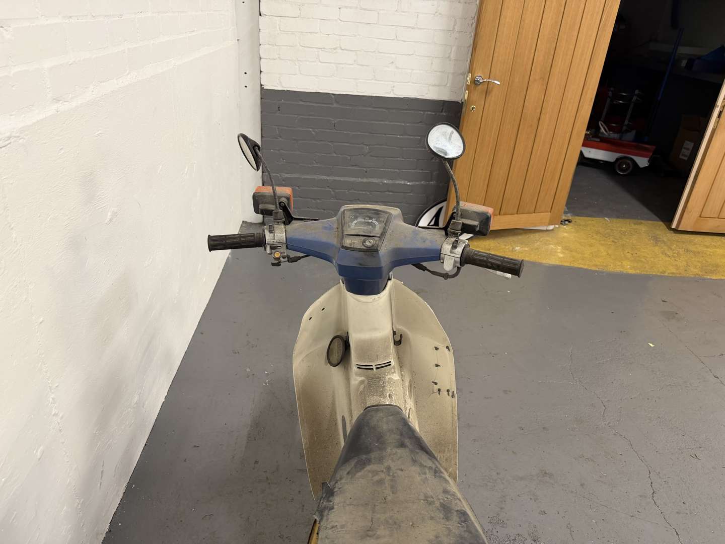 <p>2001 HONDA C90</p>