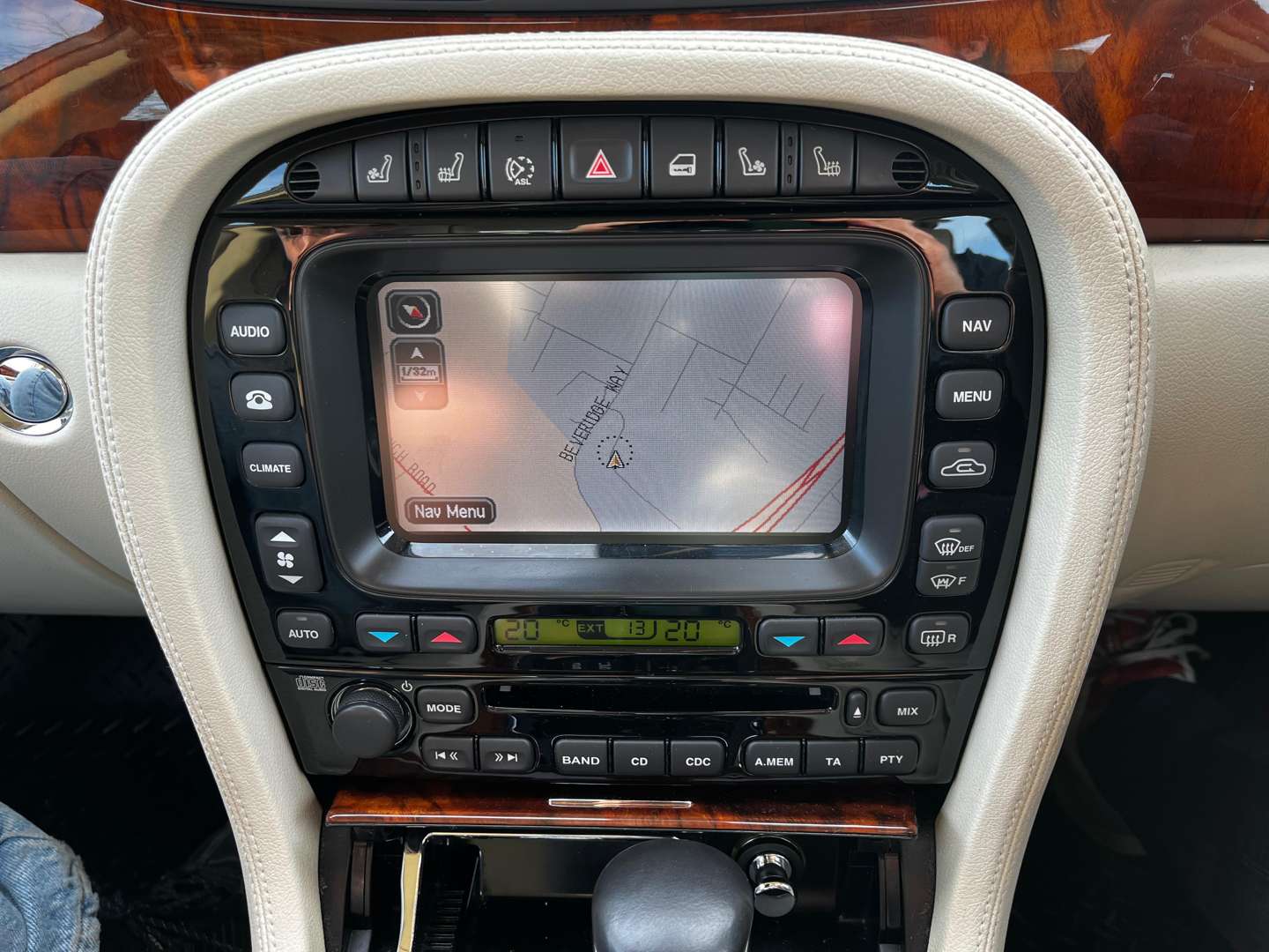 <p>2009 JAGUAR XJ SOVEREIGN V6 TD AUTO</p>