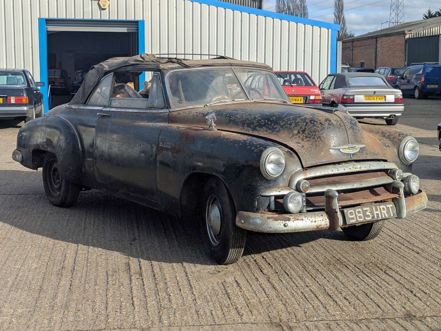 <p>1950 CHEVROLET DELUXE CONVERTIBLE LHD</p>