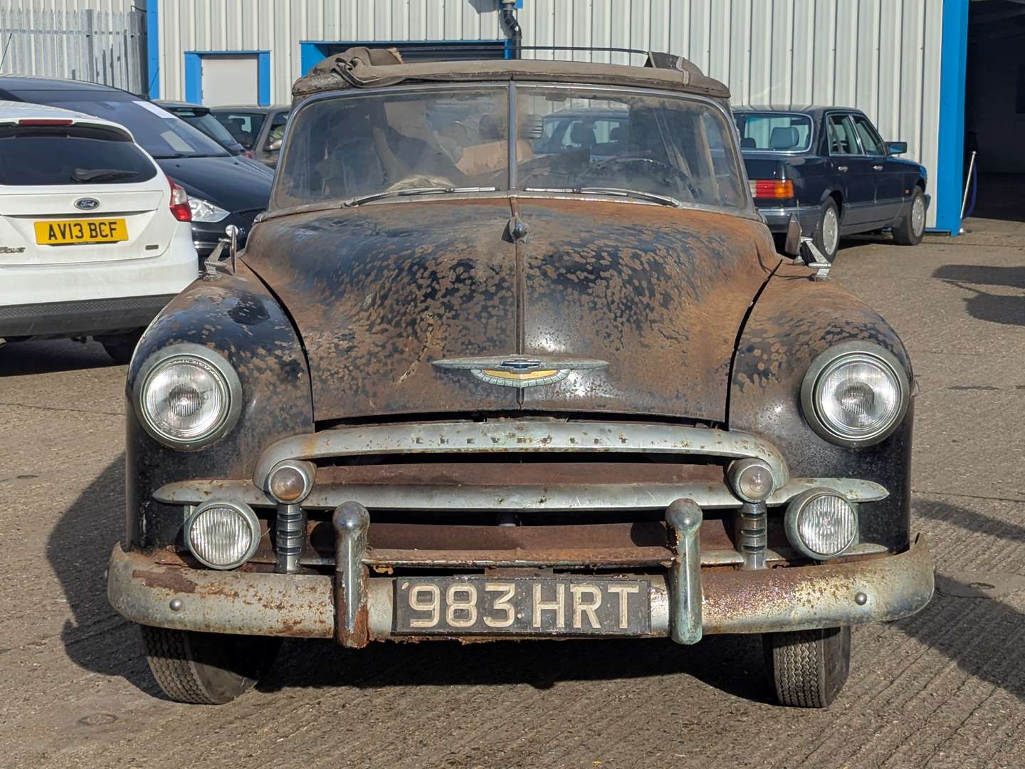 <p>1950 CHEVROLET DELUXE CONVERTIBLE LHD</p>
