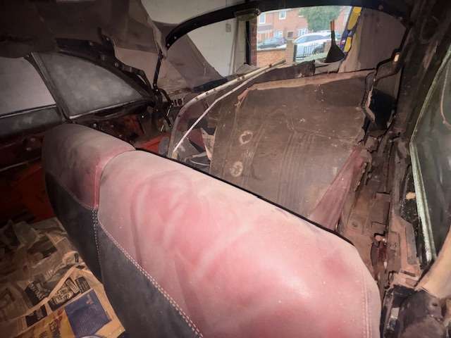 <p>1950 CHEVROLET DELUXE CONVERTIBLE LHD</p>