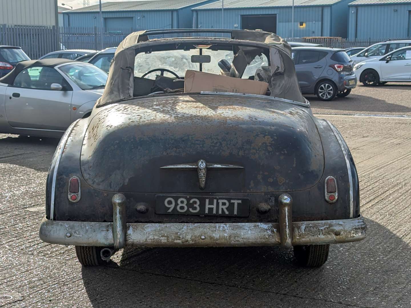 <p>1950 CHEVROLET DELUXE CONVERTIBLE LHD</p>