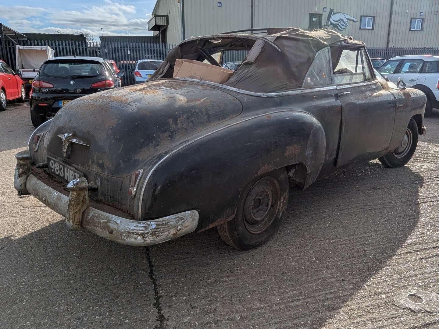 <p>1950 CHEVROLET DELUXE CONVERTIBLE LHD</p>
