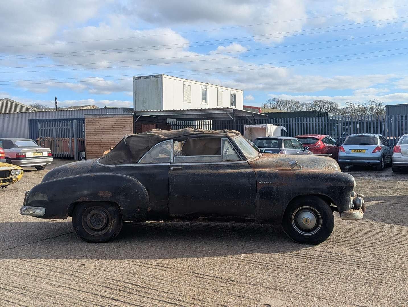 <p>1950 CHEVROLET DELUXE CONVERTIBLE LHD</p>