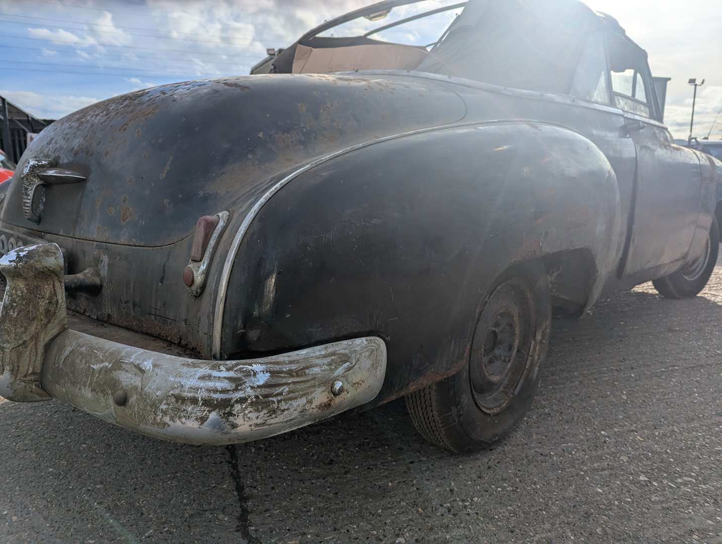 <p>1950 CHEVROLET DELUXE CONVERTIBLE LHD</p>