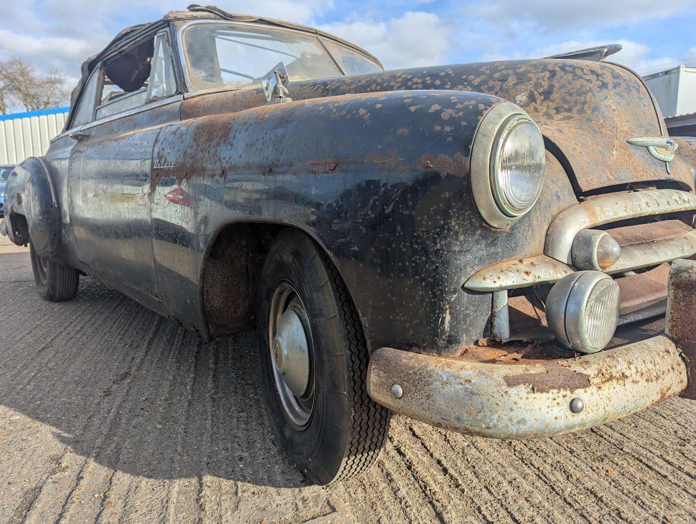 <p>1950 CHEVROLET DELUXE CONVERTIBLE LHD</p>