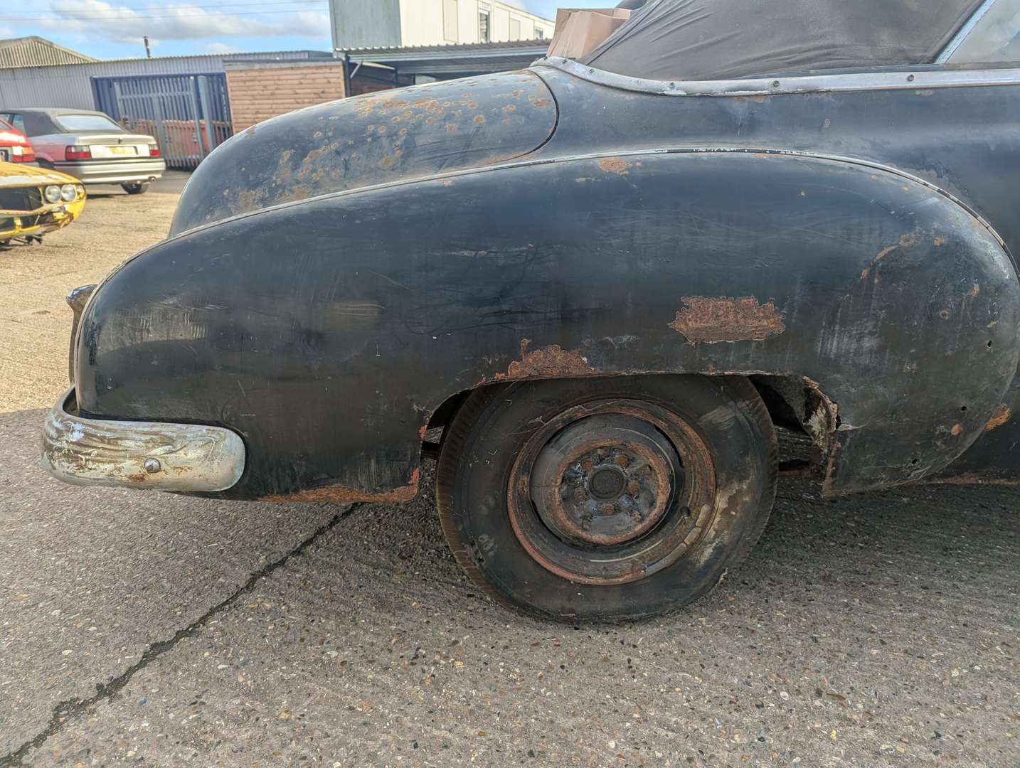 <p>1950 CHEVROLET DELUXE CONVERTIBLE LHD</p>