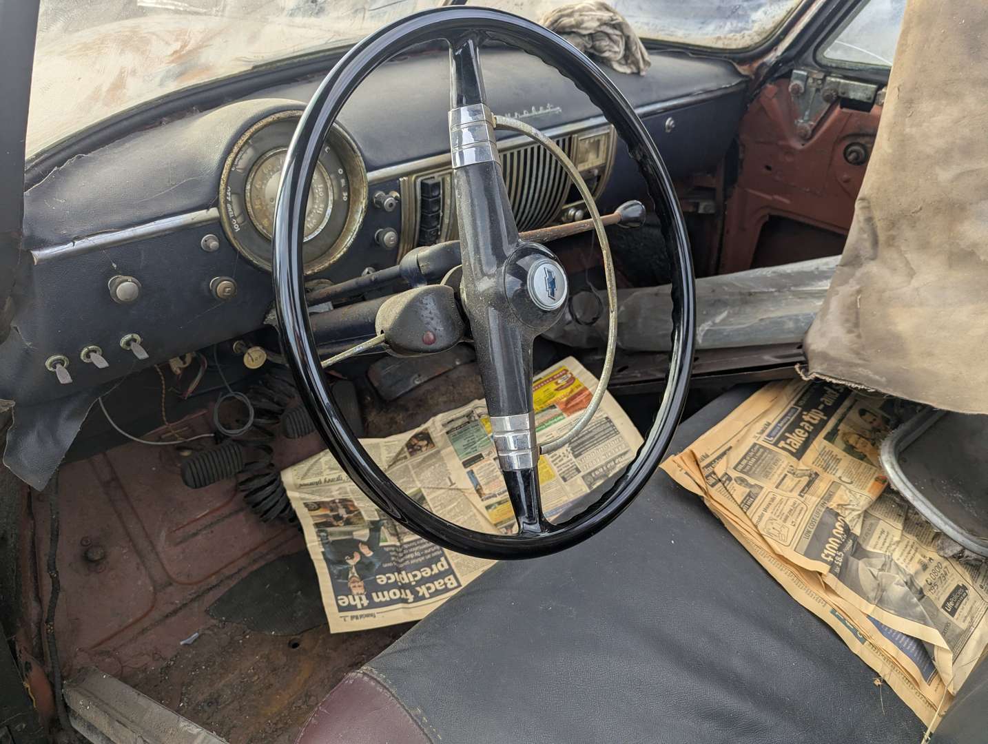 <p>1950 CHEVROLET DELUXE CONVERTIBLE LHD</p>