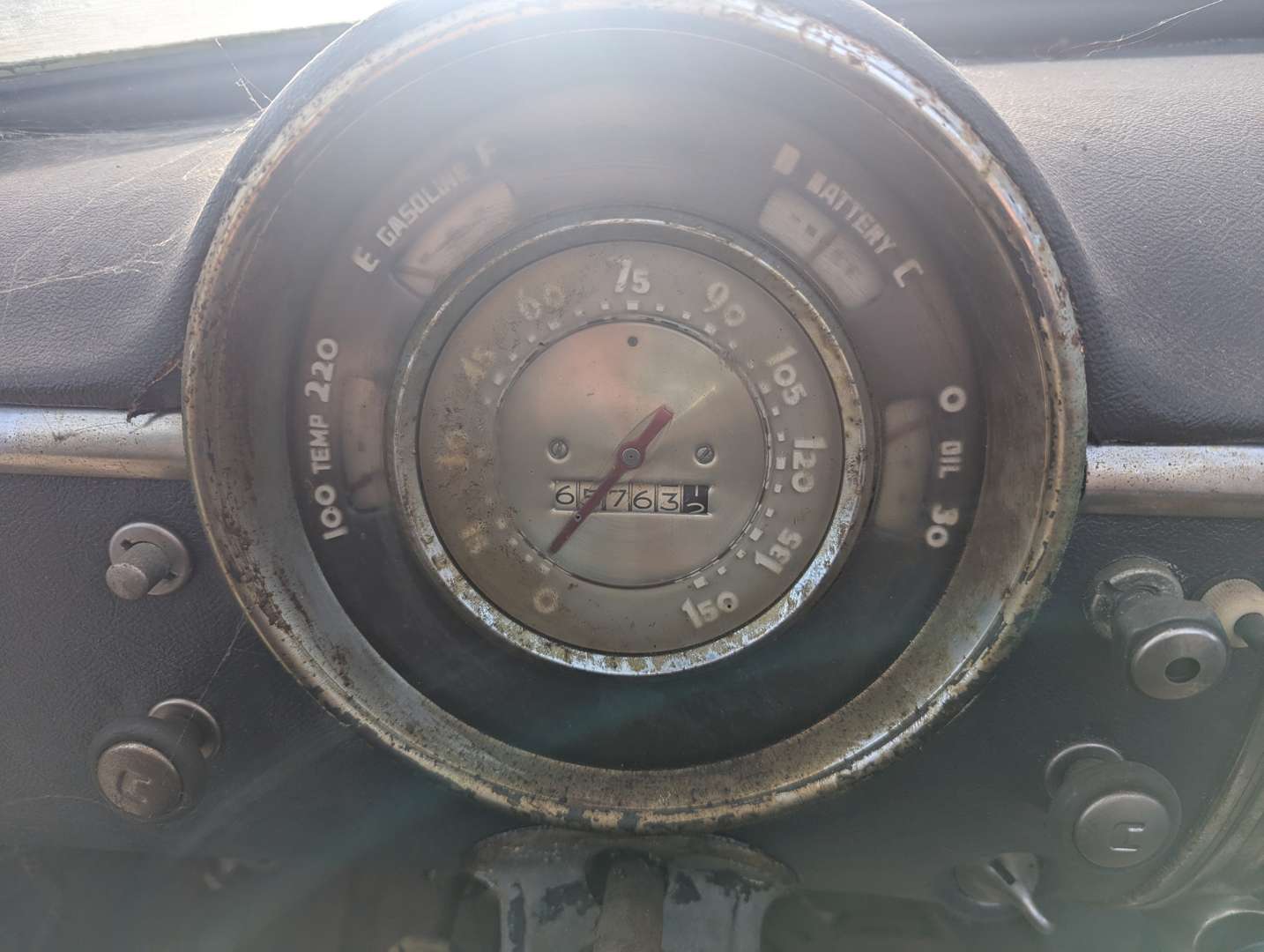 <p>1950 CHEVROLET DELUXE CONVERTIBLE LHD</p>